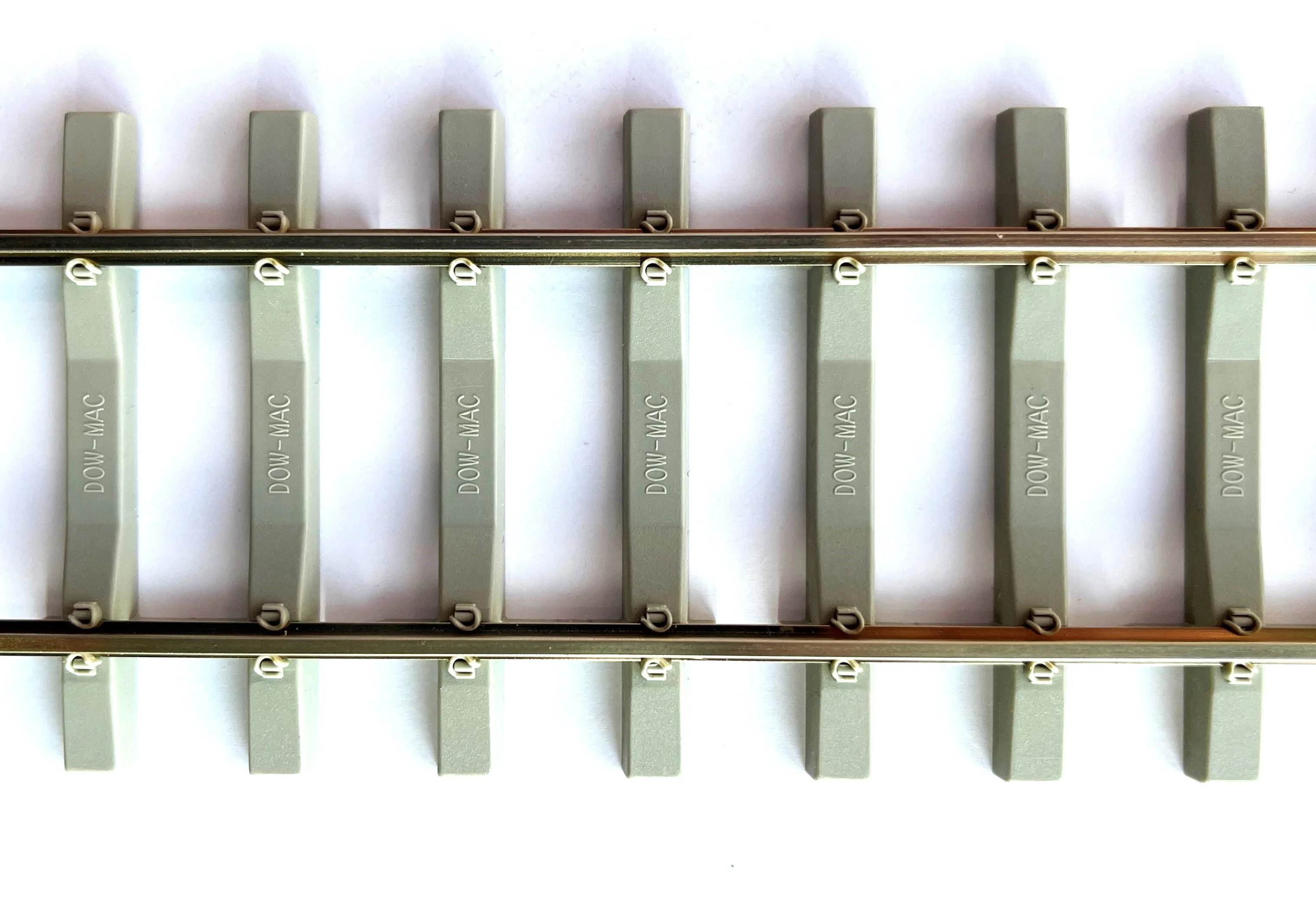 SL702FB 12 Yards O Gauge Code 143 Flexi Track Concrete Sleeper (Ties) Flat Bottom (12 Pieces Boxed) - Image 3