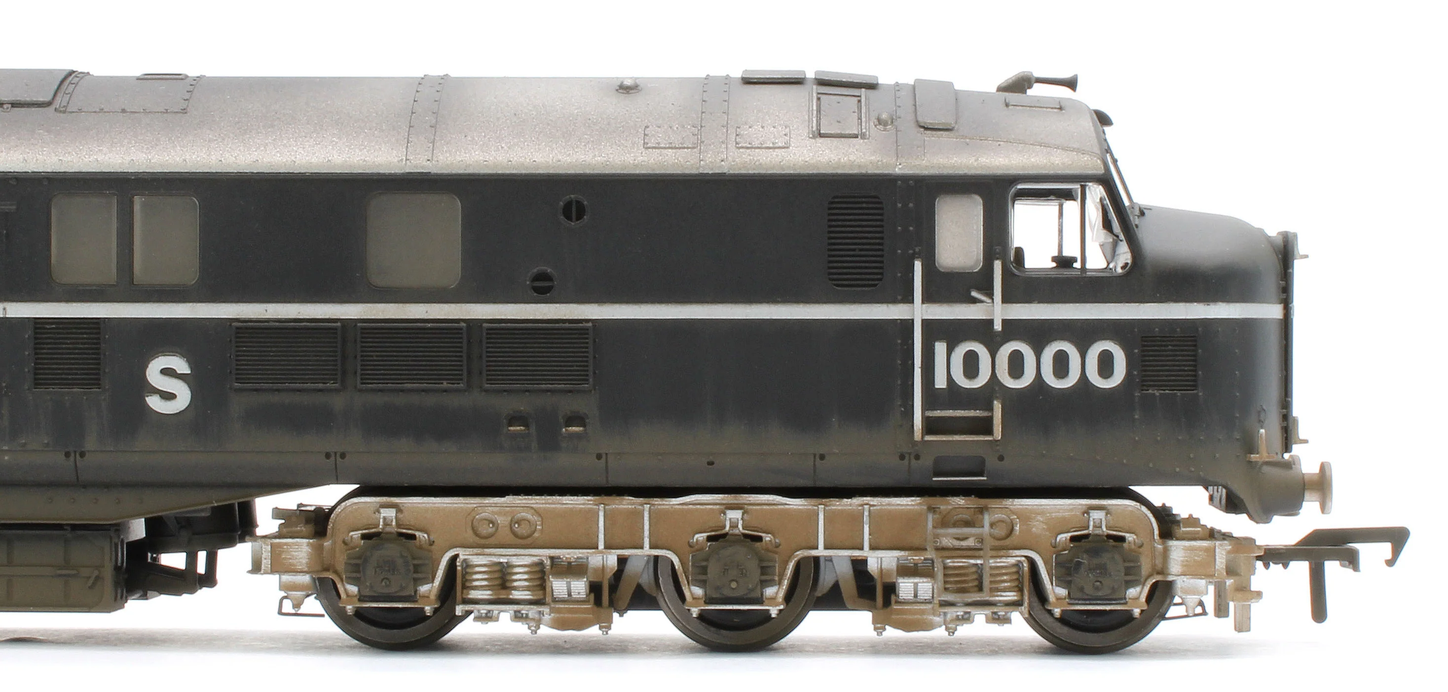 31-999ZW Bespoke Weathered LMS 10000 Black & Chrome With LMS Lettering Diesel Locomotive - Medium Weathered - Image 12
