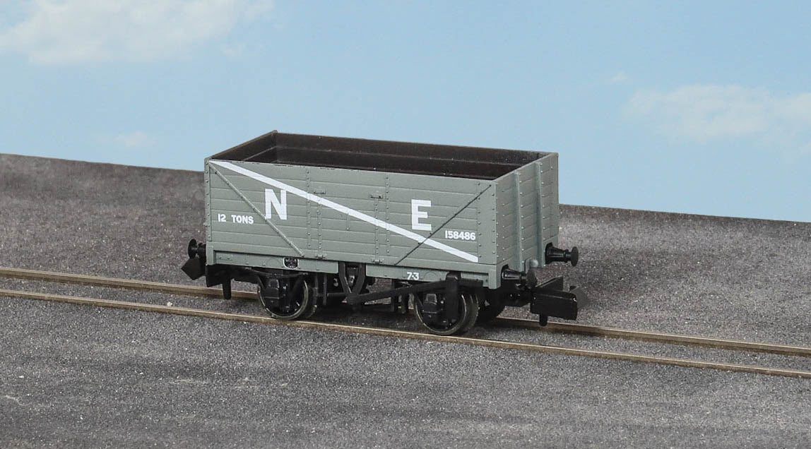 NR7001E 9ft 7 plank open wagon, NE, grey No.158486 - Image 4