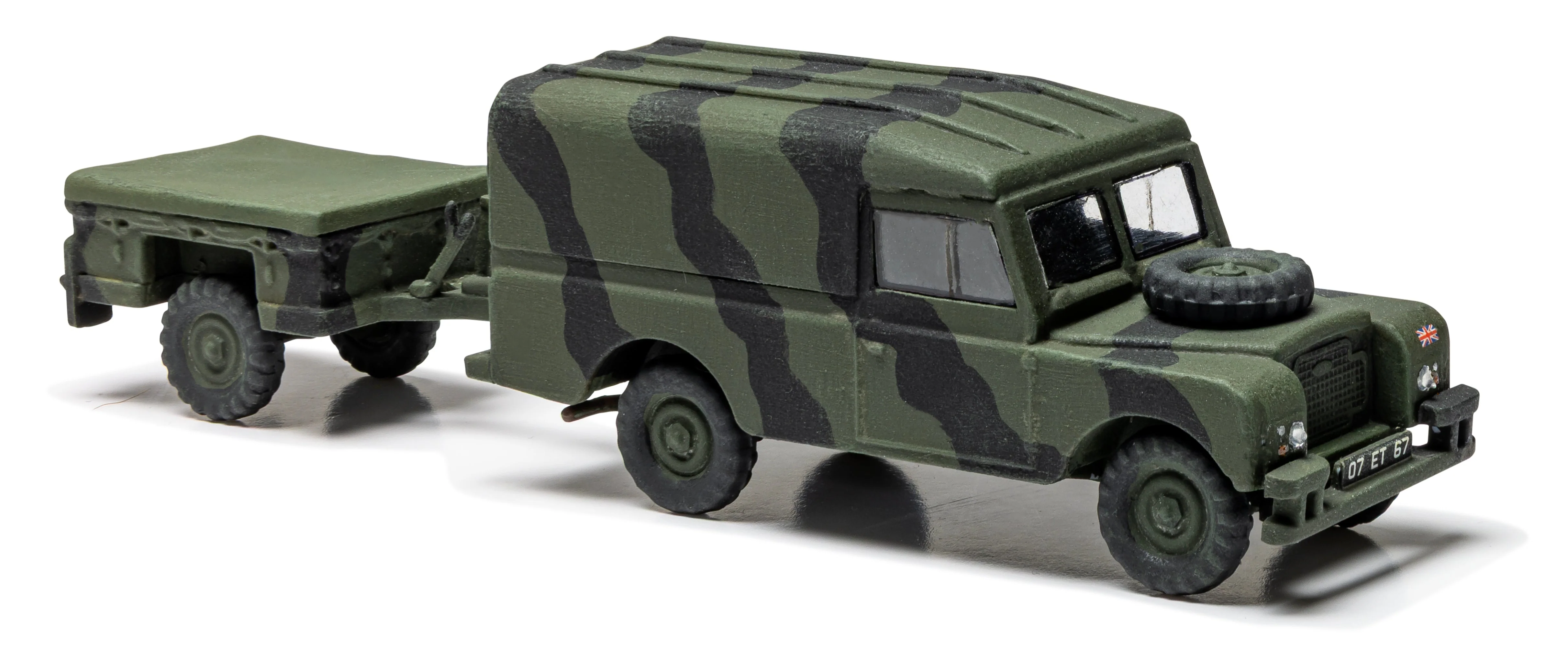 A02324 LWB Land Rover (Hard Top) & Trailer Model Kit - Image 2