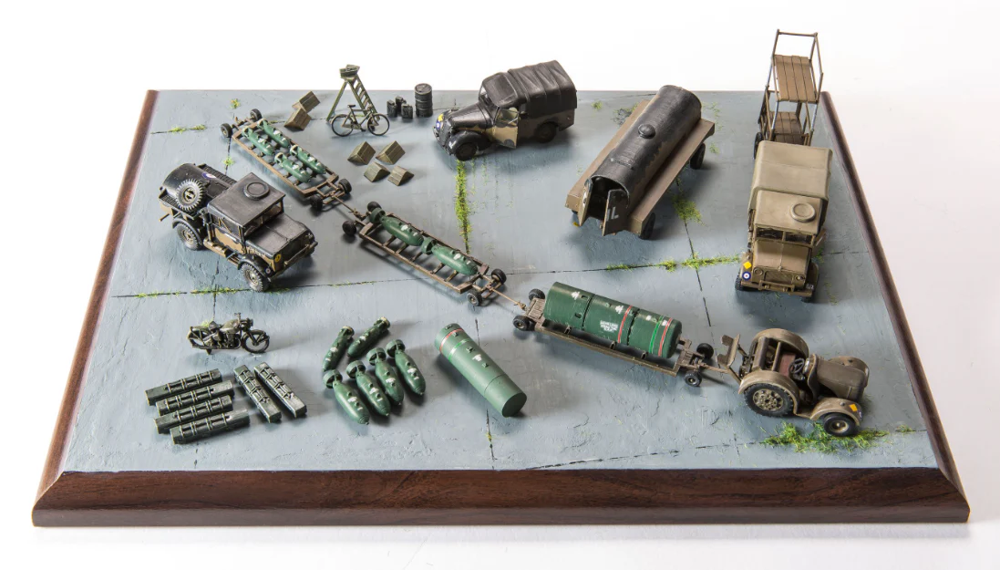 A05330 Bomber Re-supply Set Model Kit - Image 2