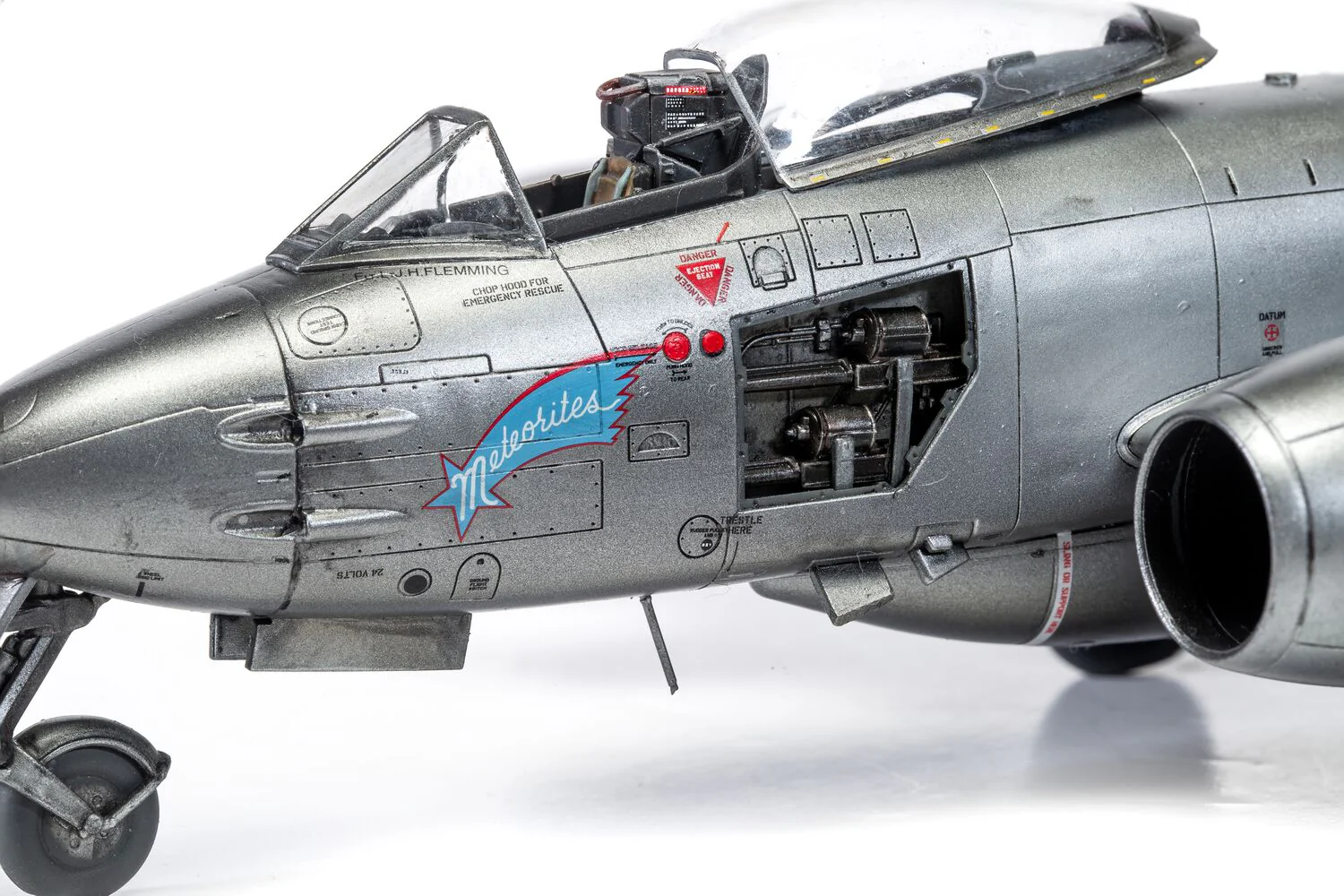 A09182A Gloster Meteor F.8 Model Kit - Image 7
