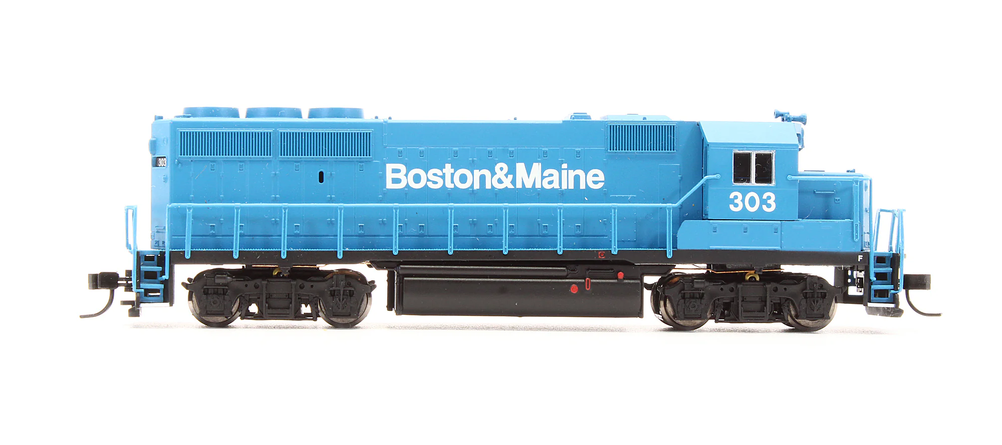 Pre-Owned 40 000 245 GP40-2 Diesel Locomotive Boston & Maine - Road #303 - Image 3
