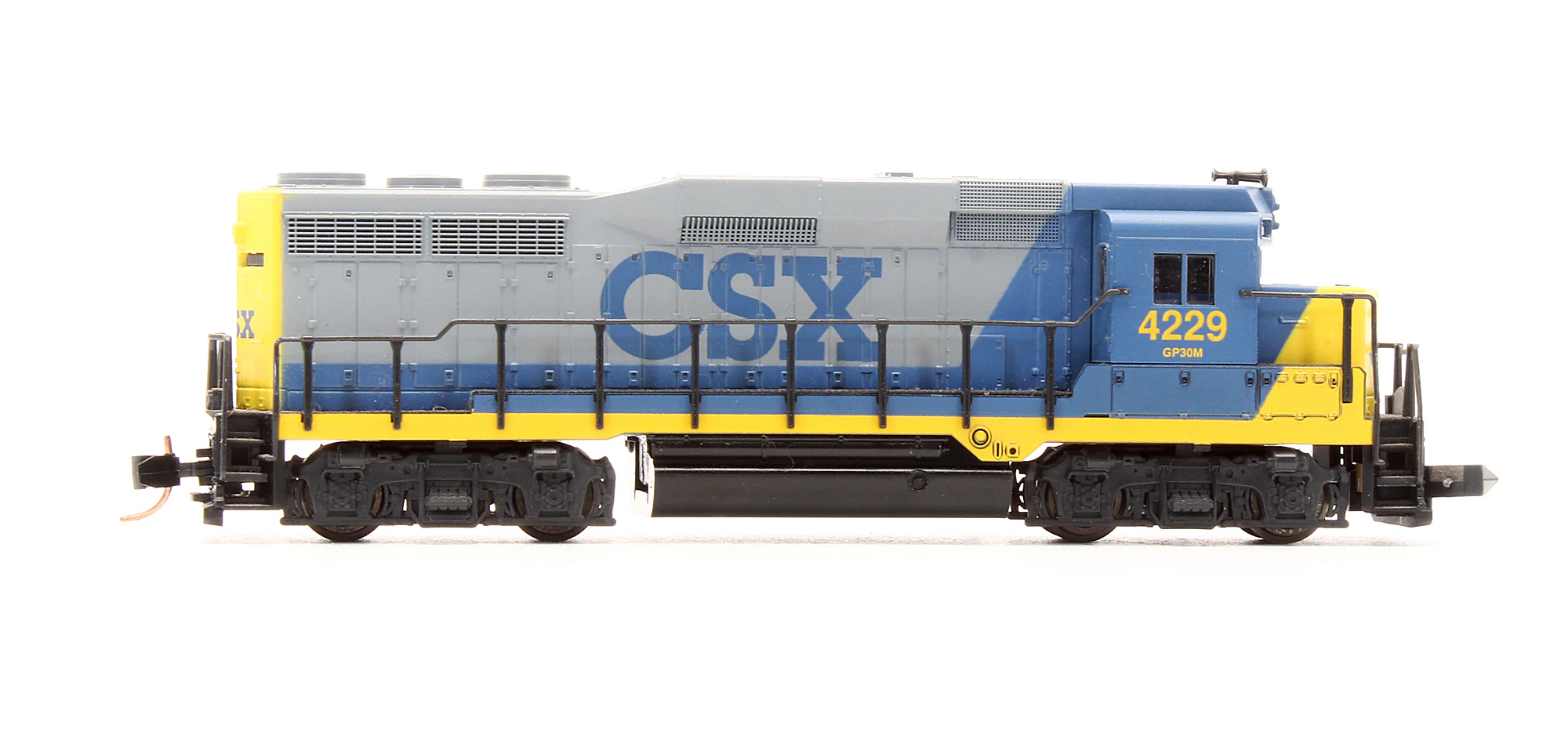 Pre-Owned 4726 GP30 Diesel Locomotive CSX - Road #4229 - Image 3