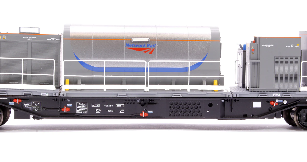 31-578 Windhoff MPV 2-Car Set Network Rail Yellow Nos. DR98923 and DR98973 - Image 12