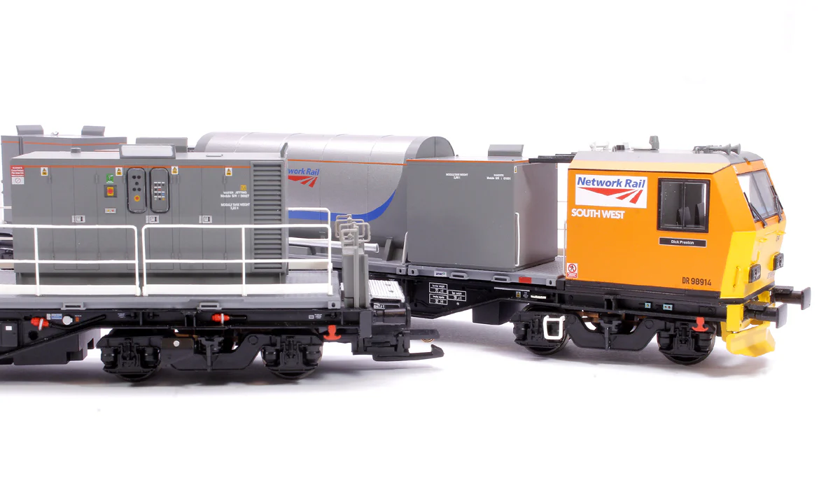 31-579 Windhoff MPV 2-Car Set Network Rail Orange Nos. DR98914 and DR98964 - Image 13