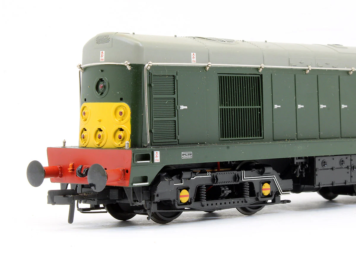 Pre-Owned 32-040DS Class 20 D8113 BR Green With Discs/Tablet Catcher Diesel Locomotive - DCC Ready - Image 3
