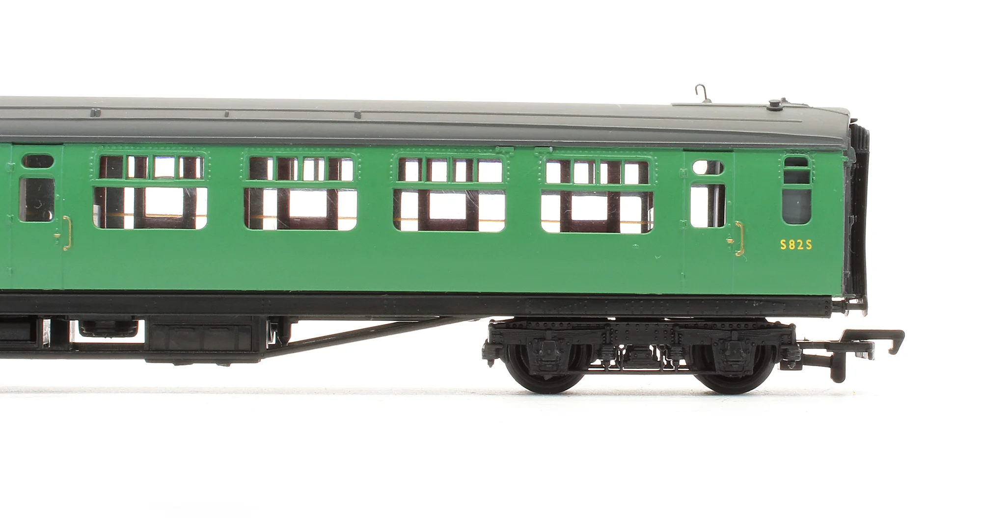 Pre-Owned 34-525 BR Malachite Green 63ft Bulleid Corridor 2nd Coach 'S82S' - Image 3