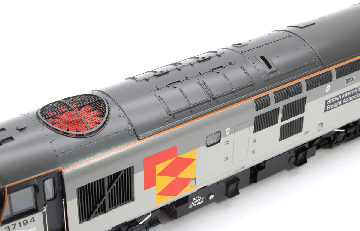 35-307 Class 37/0 Centre Headcode 37194 'British Int. Freight Assoc.' BR RF Diesel Locomotive - Image 11