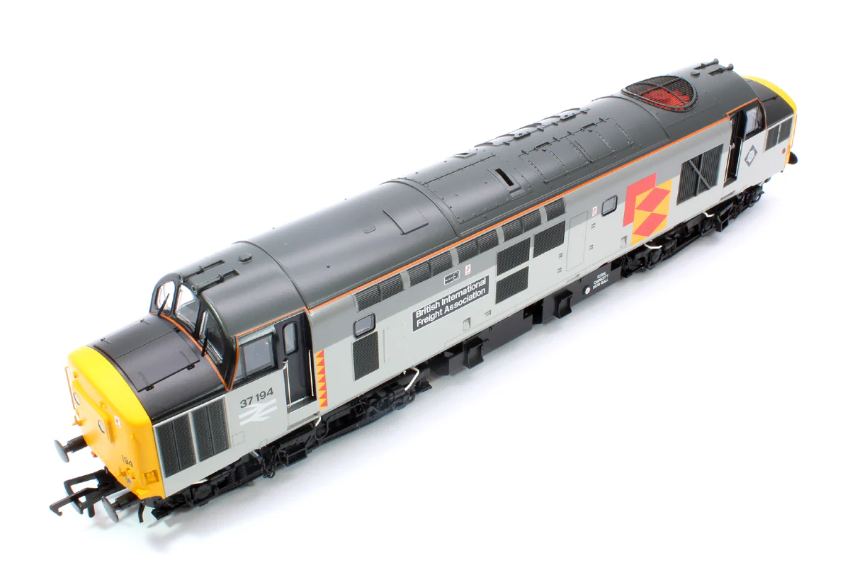 35-307 Class 37/0 Centre Headcode 37194 'British Int. Freight Assoc.' BR RF Diesel Locomotive - Image 12