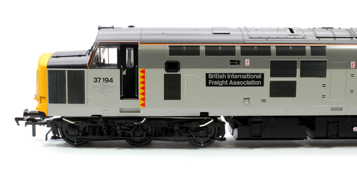 35-307 Class 37/0 Centre Headcode 37194 'British Int. Freight Assoc.' BR RF Diesel Locomotive - Image 6