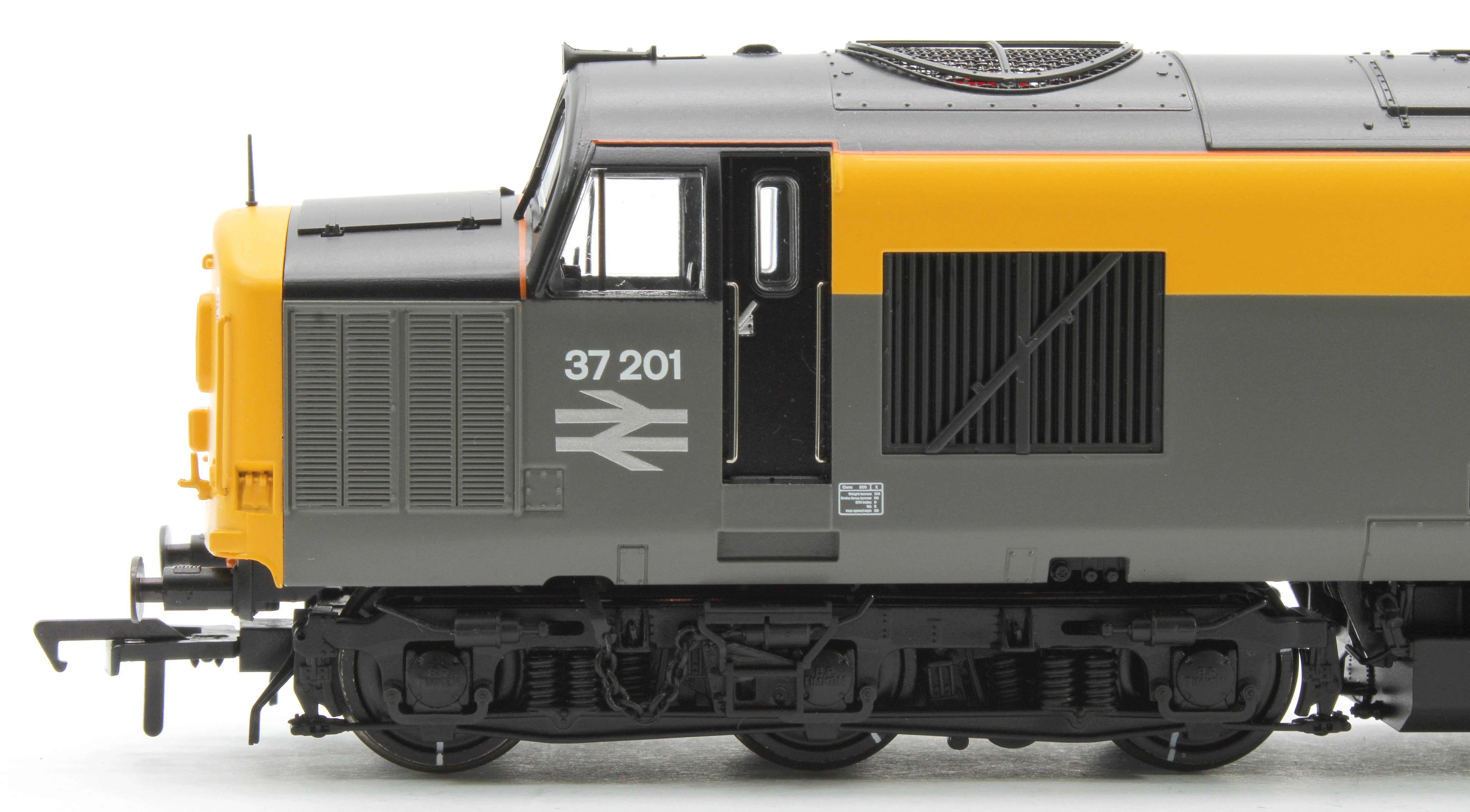 35-308SF Class 37/0 Centre Headcode 37201 'St. Margaret' BR Eng. Grey & Yellow Diesel Locomotive (DCC Sound) - Image 5