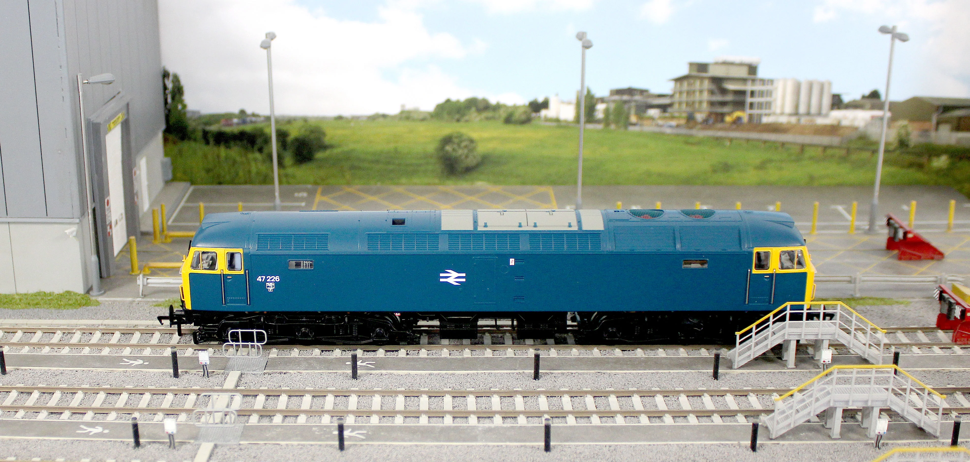 35-411ASFX Class 47/0 47226 BR Blue Diesel Locomotive - DCC Sound Deluxe - Image 12