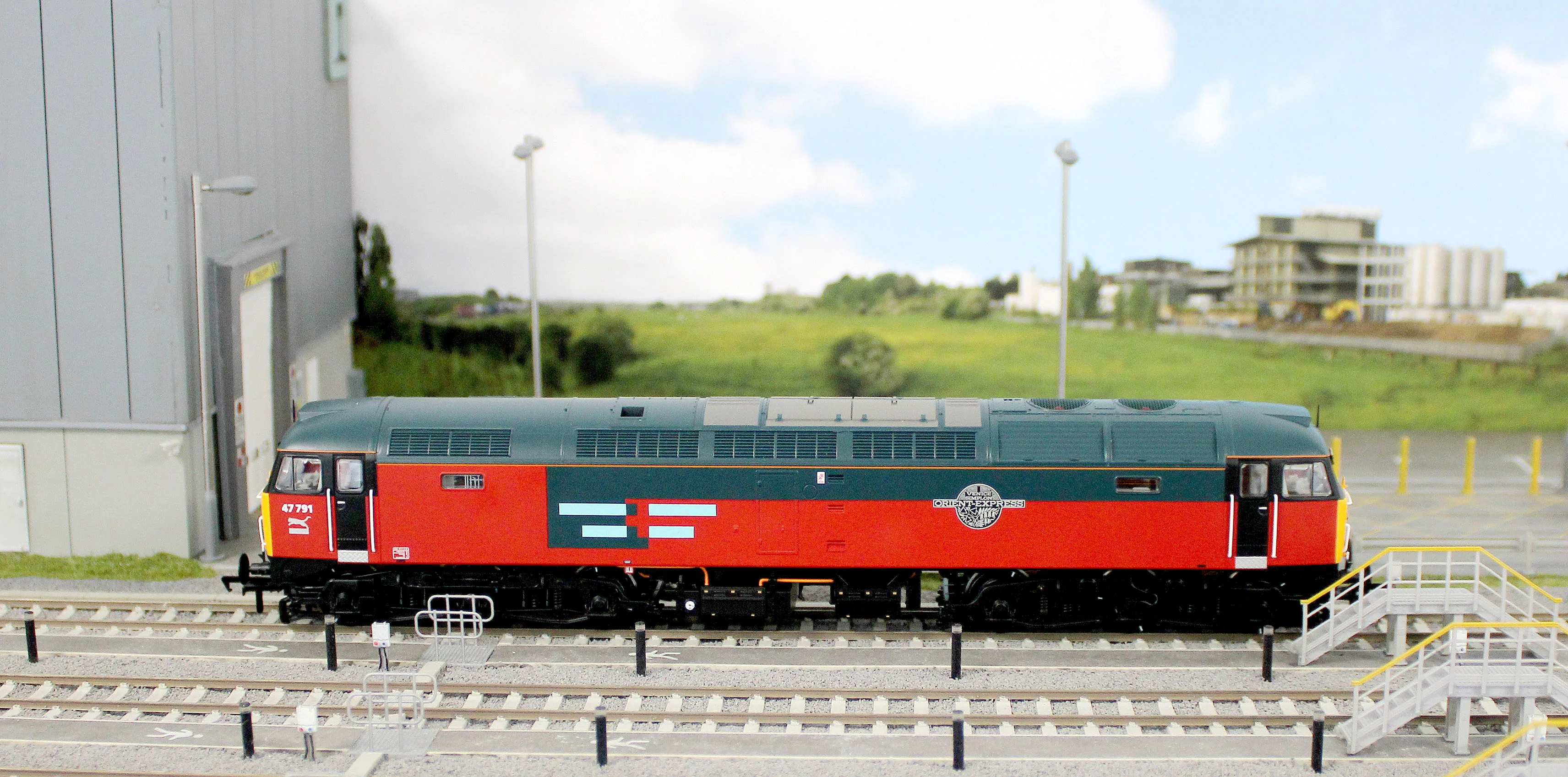 35-429SFX Class 47/7 47791 'Venice Simplon Orient Express' Rail Express Systems Diesel Locomotive - DCC Sound Deluxe - Image 12