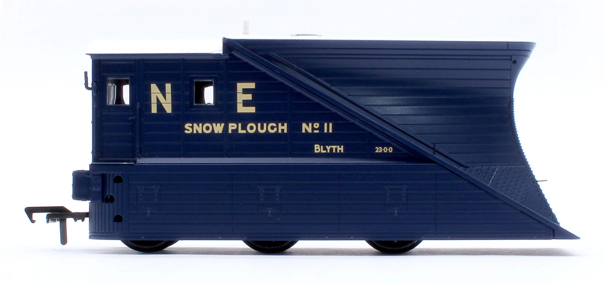 38-641Z Pair of 2 NER Snowploughs 11 & 12 LNER Blue - Image 7