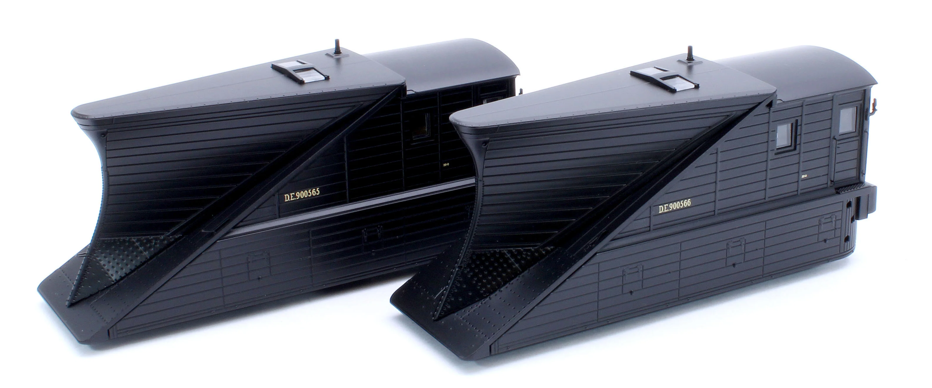 38-642Z Pair of 2 NER Snowploughs DE900565 & DE900566 BR Departmental Black