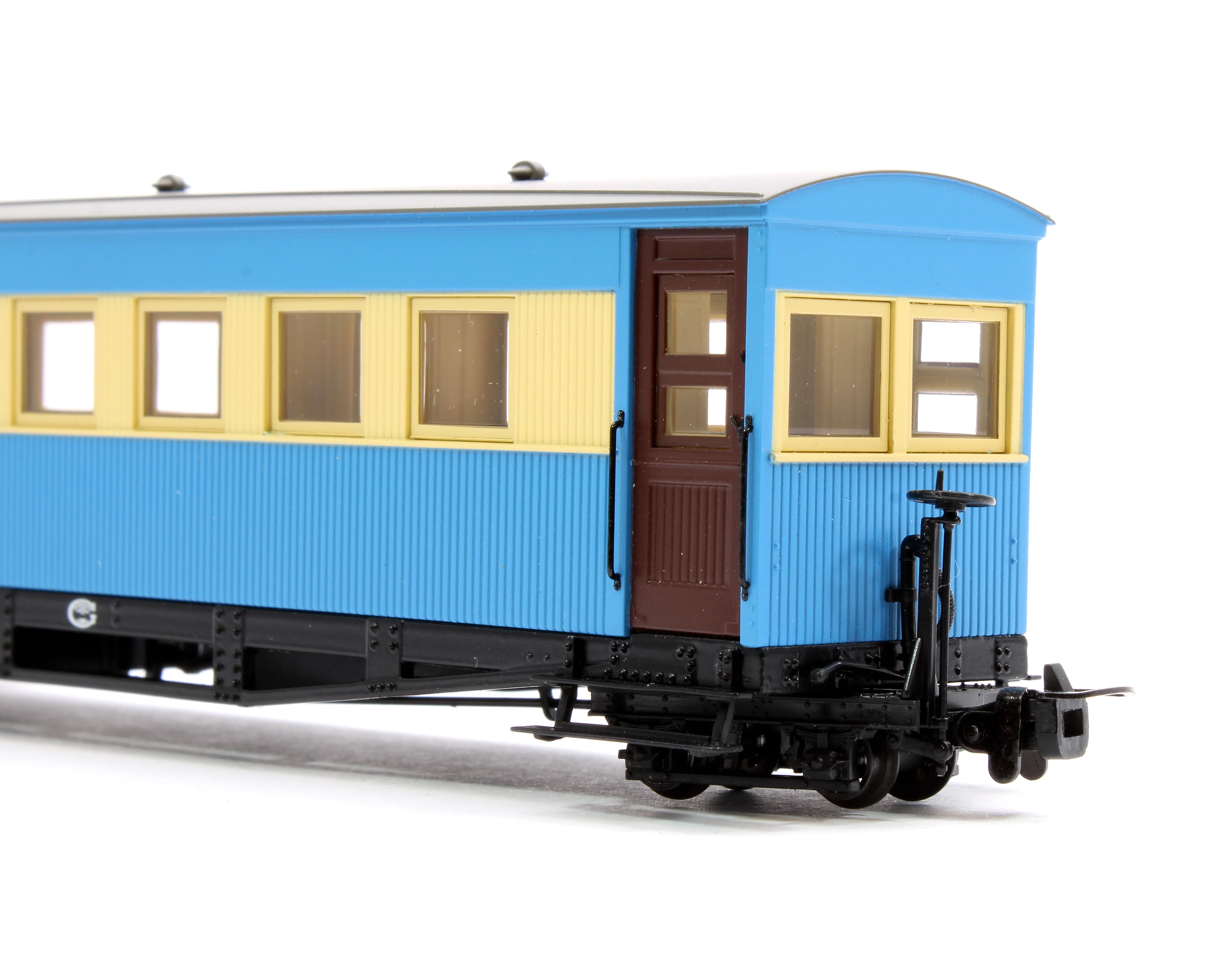 394-026 Bogie Coach in Lincolnshire Coast Light Railway Blue & Cream livery - Image 4