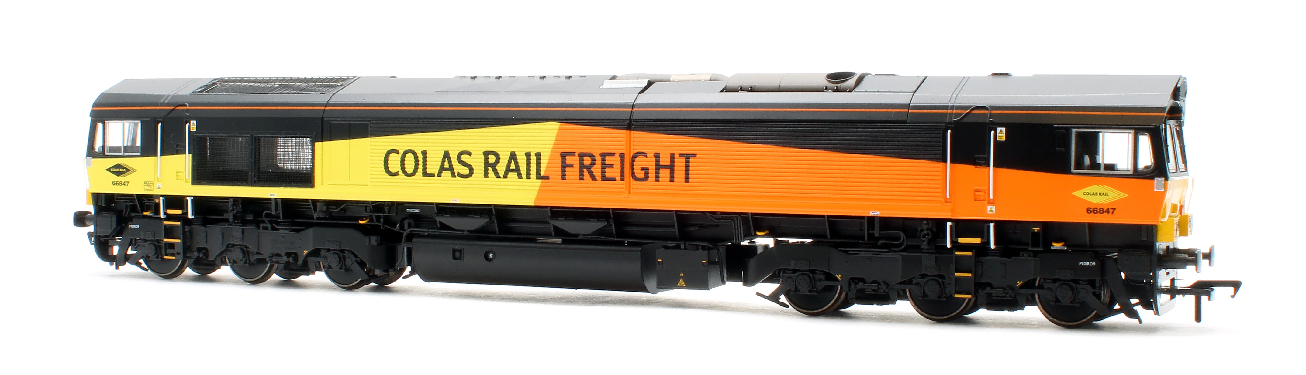 50-004 Class 66/8 66847 'Terry Baker' Colas Rail Freight Diesel Locomotive - Image 2