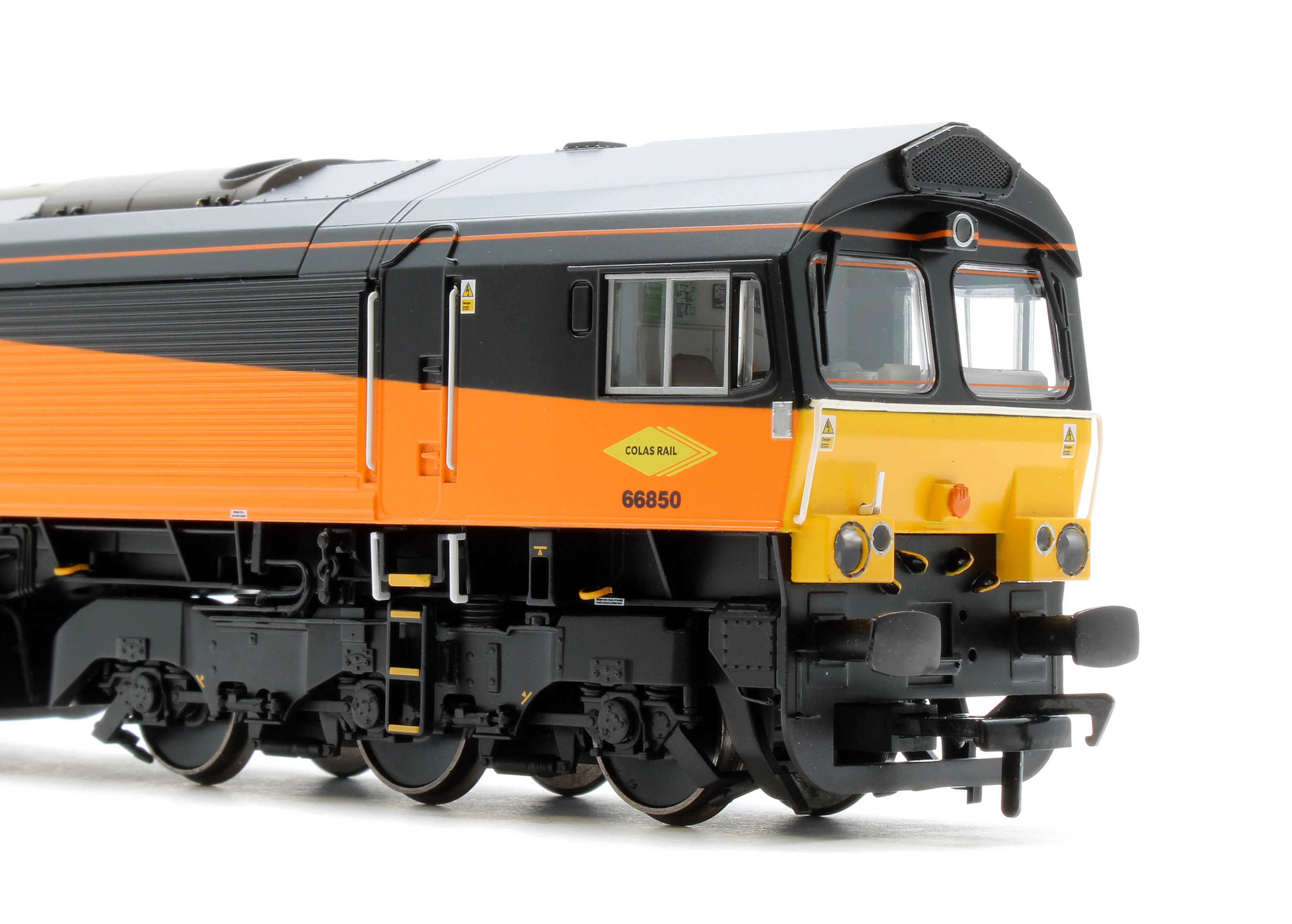 50-004A Class 66/8 66850 'David Maidment OBE' Colas Rail Freight Diesel Locomotive - Image 7