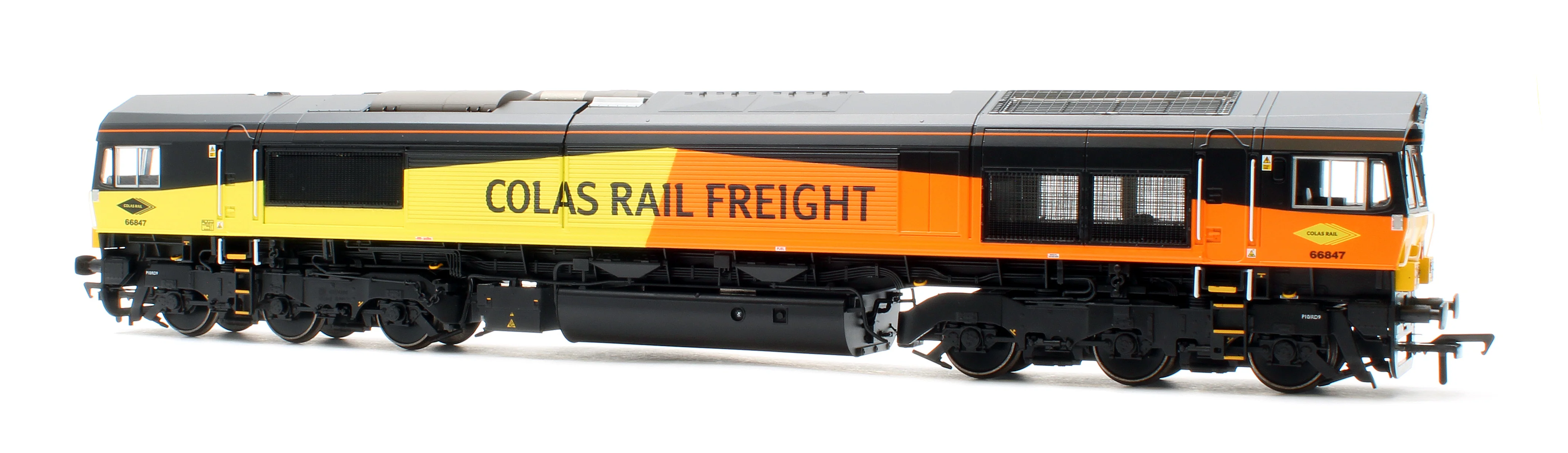 50-004SFX Class 66/8 66847 'Terry Baker' Colas Rail Freight Diesel Locomotive - Deluxe DCC Sound - Image 4