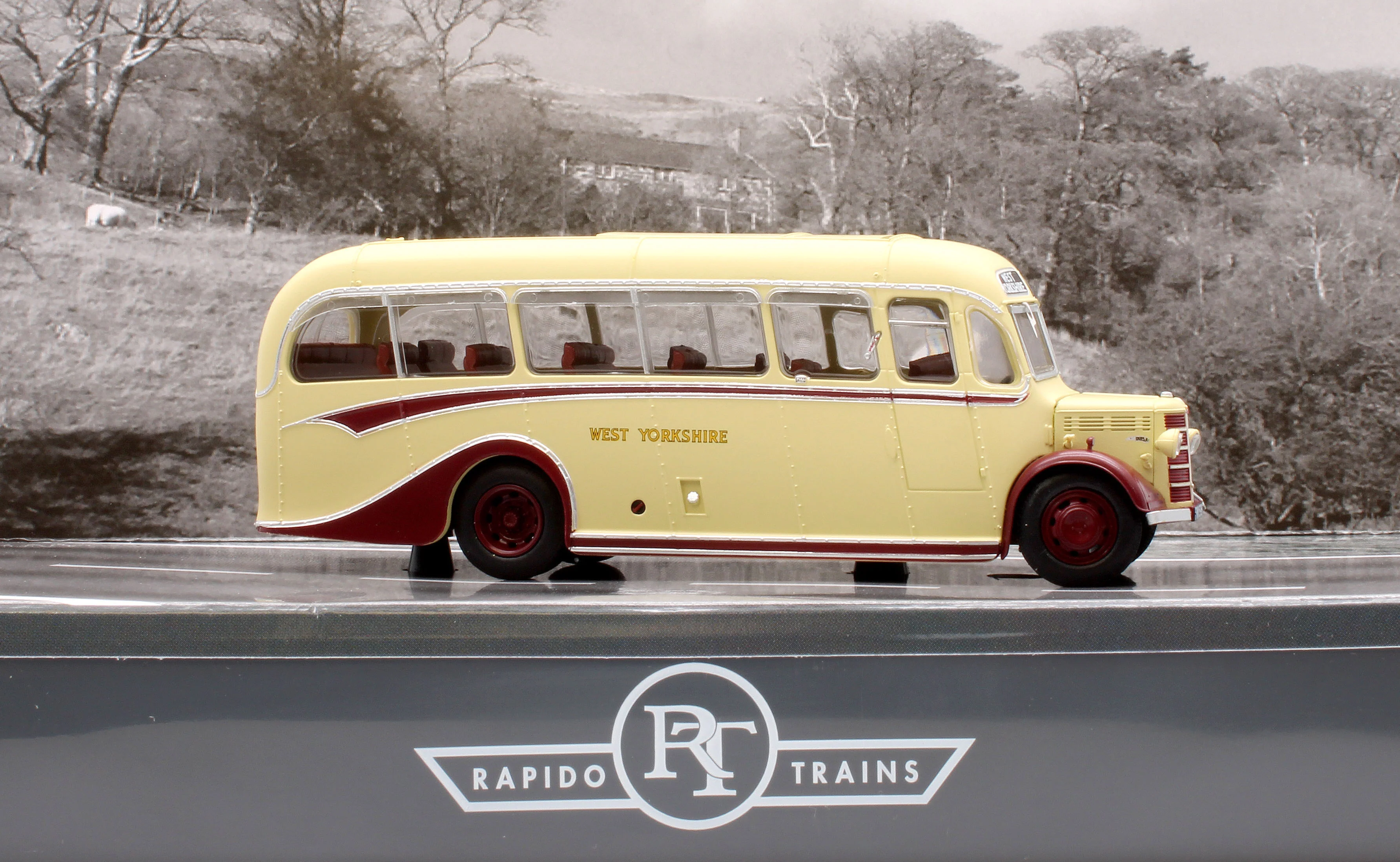 920009 Bedford OB - FWW596 - West Yorkshire livery - Image 4