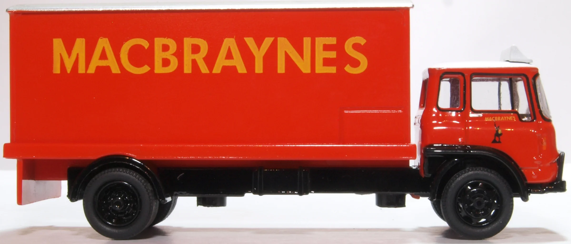 76TK016 Bedford TK Box Van Macbraynes - Image 4