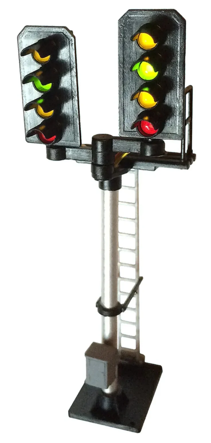 B704 4 Aspect (R/Y/G/Y) Standard Stepped T Junction Square Head Signal