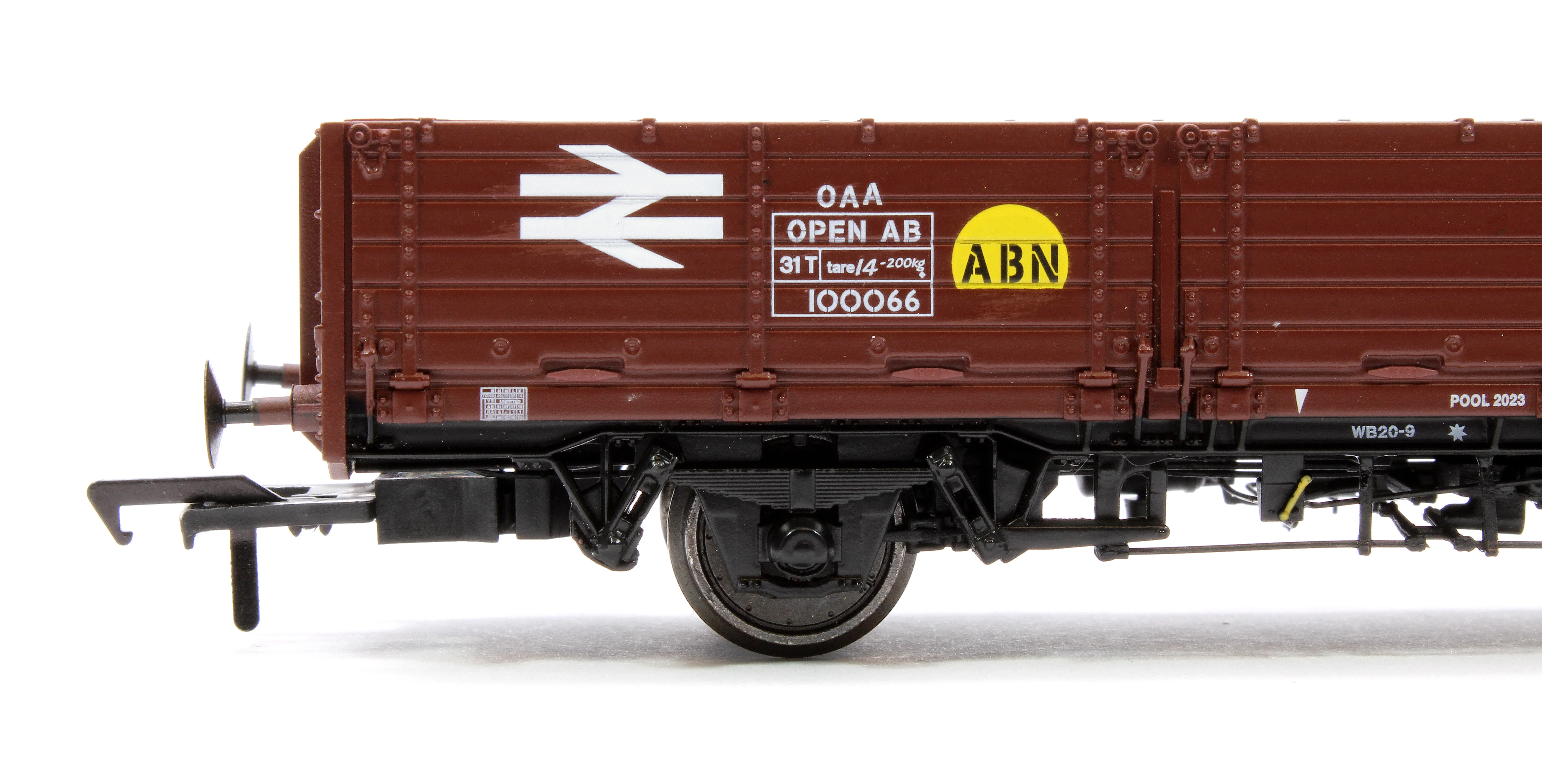 915004 BR ‘Open AB’ OAA Wagon No. 100066, BR bauxite, yellow ‘ABN’ spot - Image 4