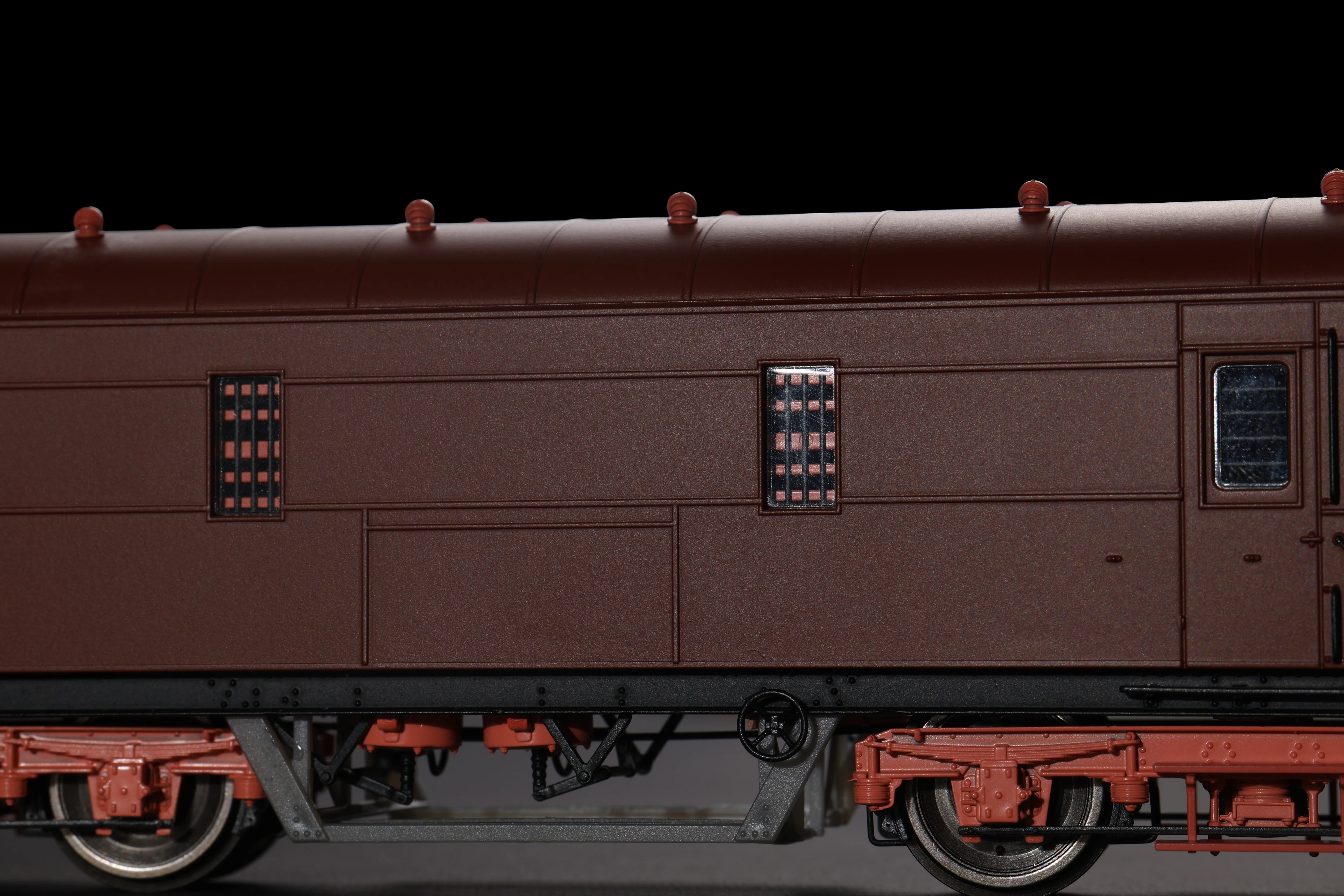 C2026 LMS 42ft GUV Parcels Van BR Blue 'Denparts' ADB97560 - Image 13