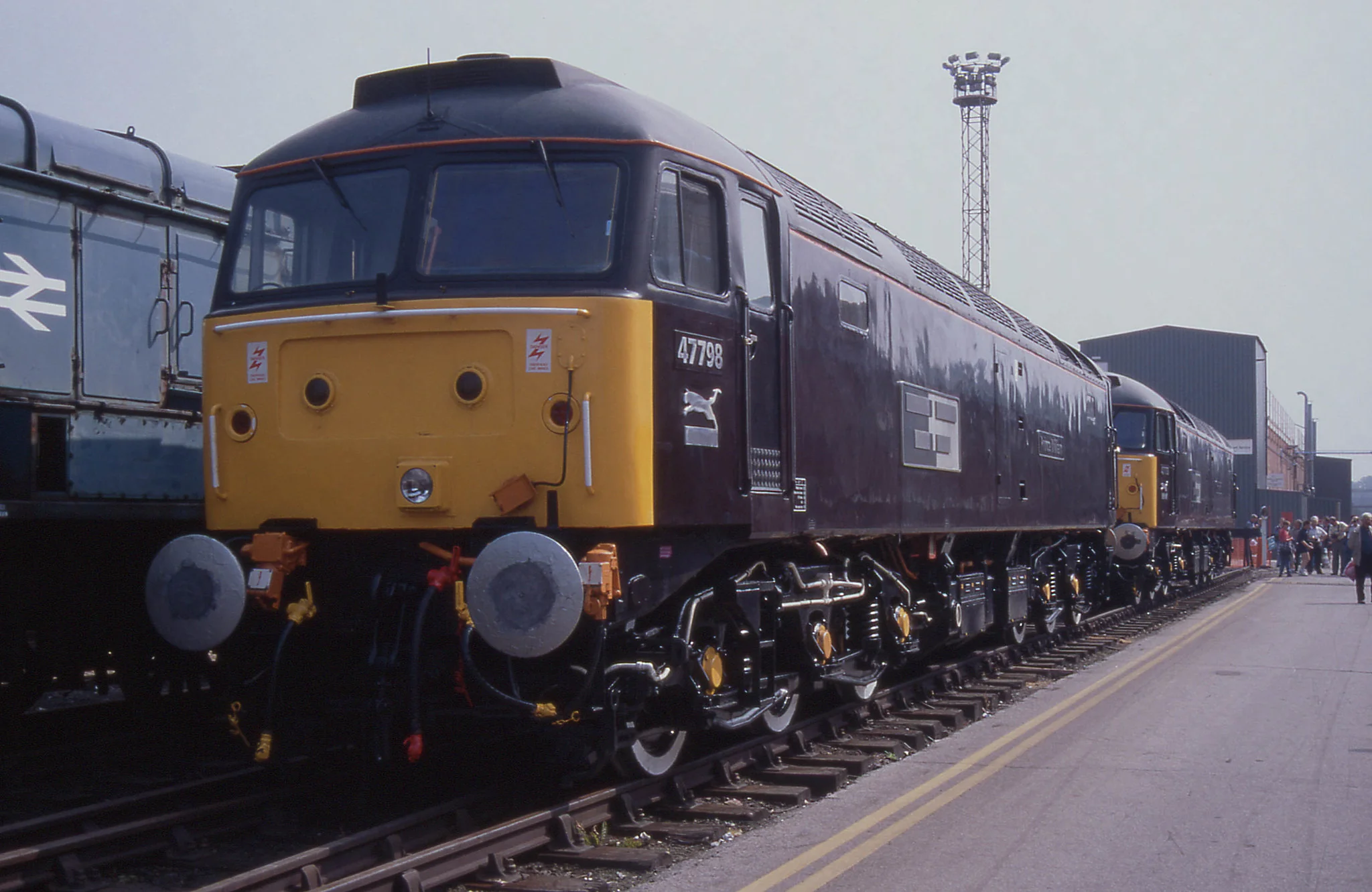 CM-47798-RW Highly Detailed Premium Weathered Class 47 RES Royal Livery 'Prince William' No.47798 Diesel Locomotive - Image 2