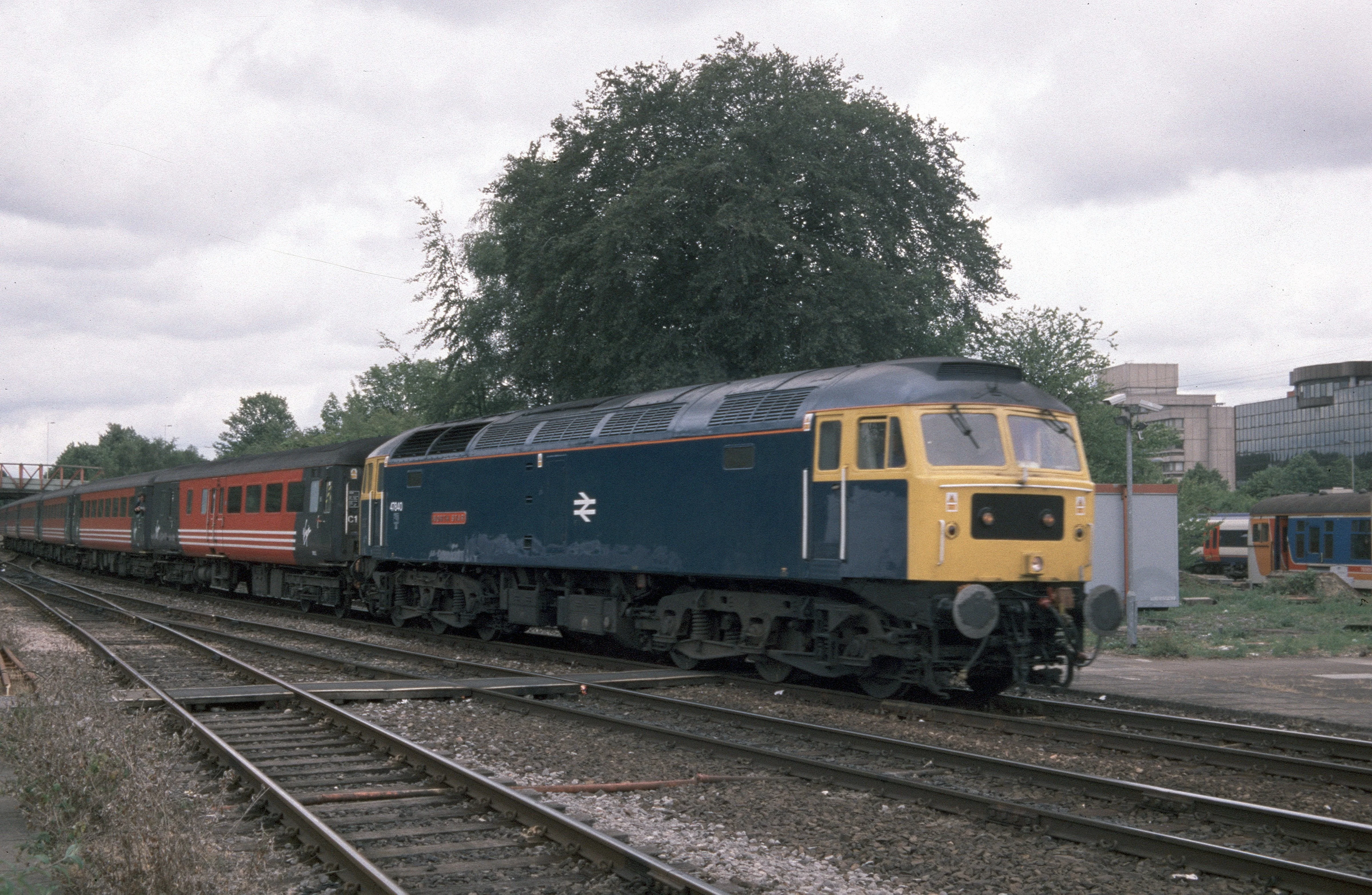 CM-47840/847-CCFP-SF Class 47 BR Blue/Large Logo Cross Country Farewell No.47840/847 Diesel Locomotive Twin Pack - DCC Sound - Image 4
