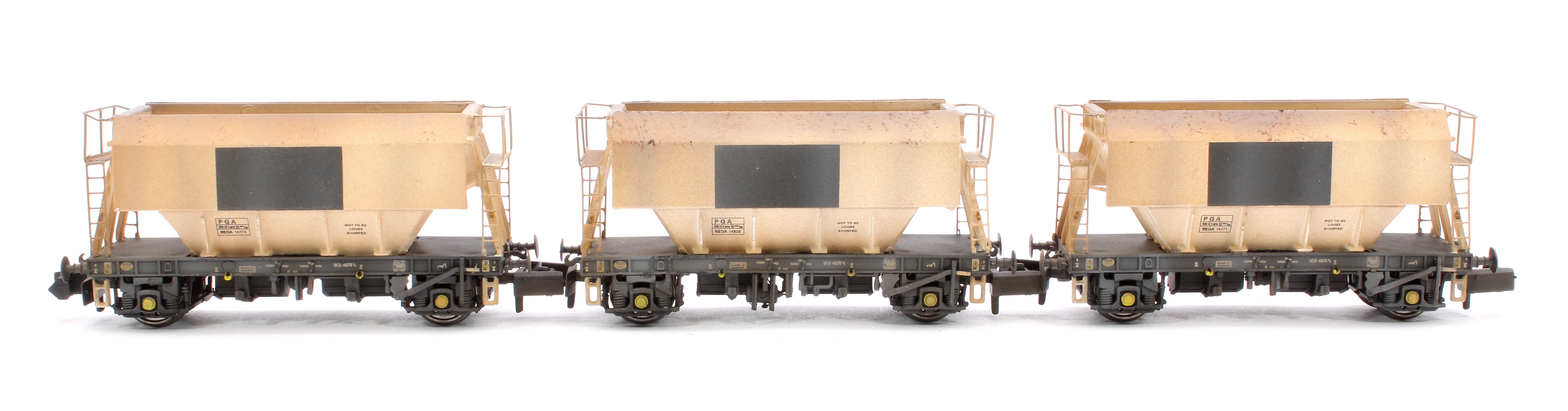 CM PG012 N (WP) TP (A)W Custom Weathered Set of 3 PGA 51T Hopper Wagons (White with Patch) - Image 2