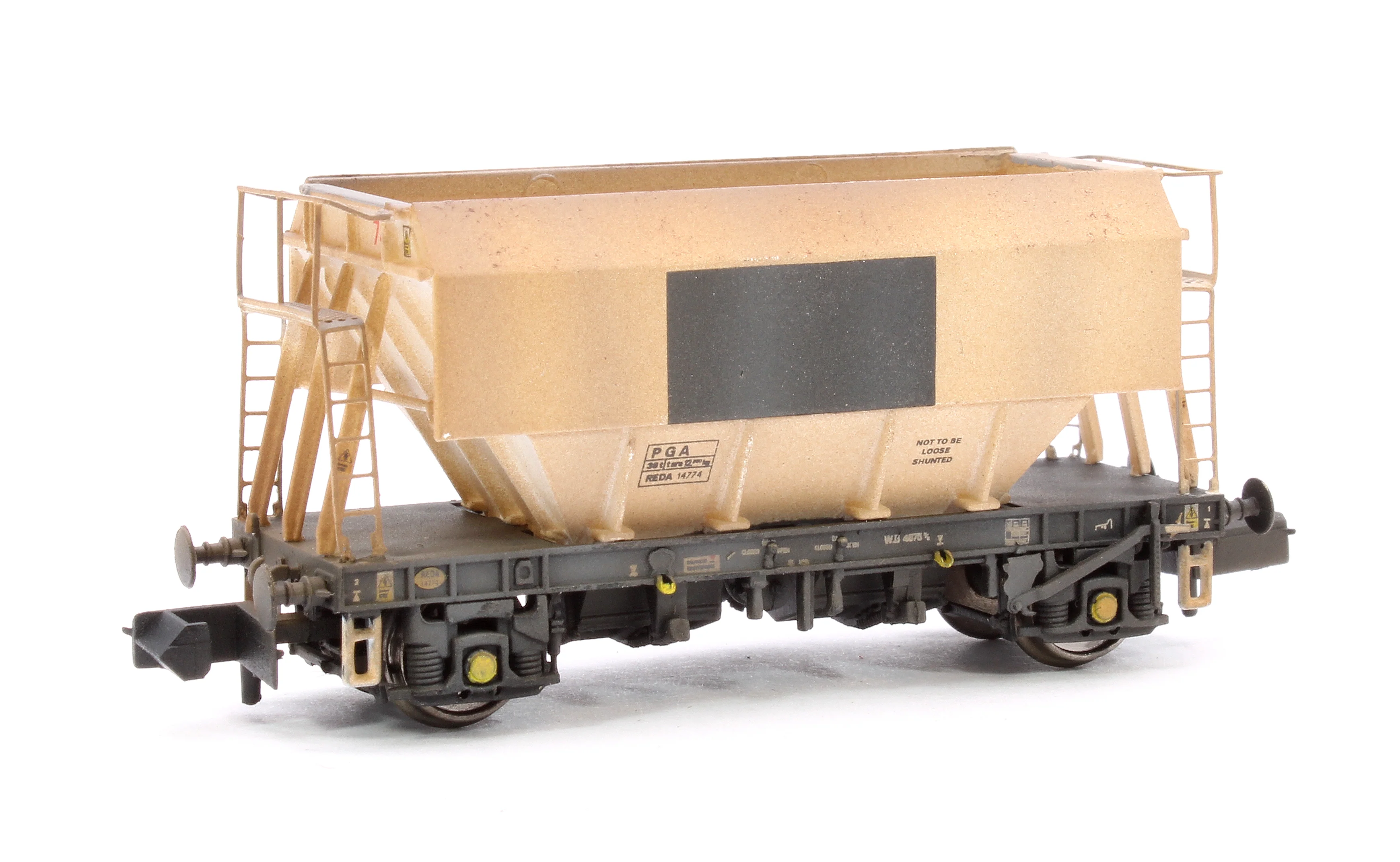 CM PG012 N (WP) TP (A)W Custom Weathered Set of 3 PGA 51T Hopper Wagons (White with Patch) - Image 3