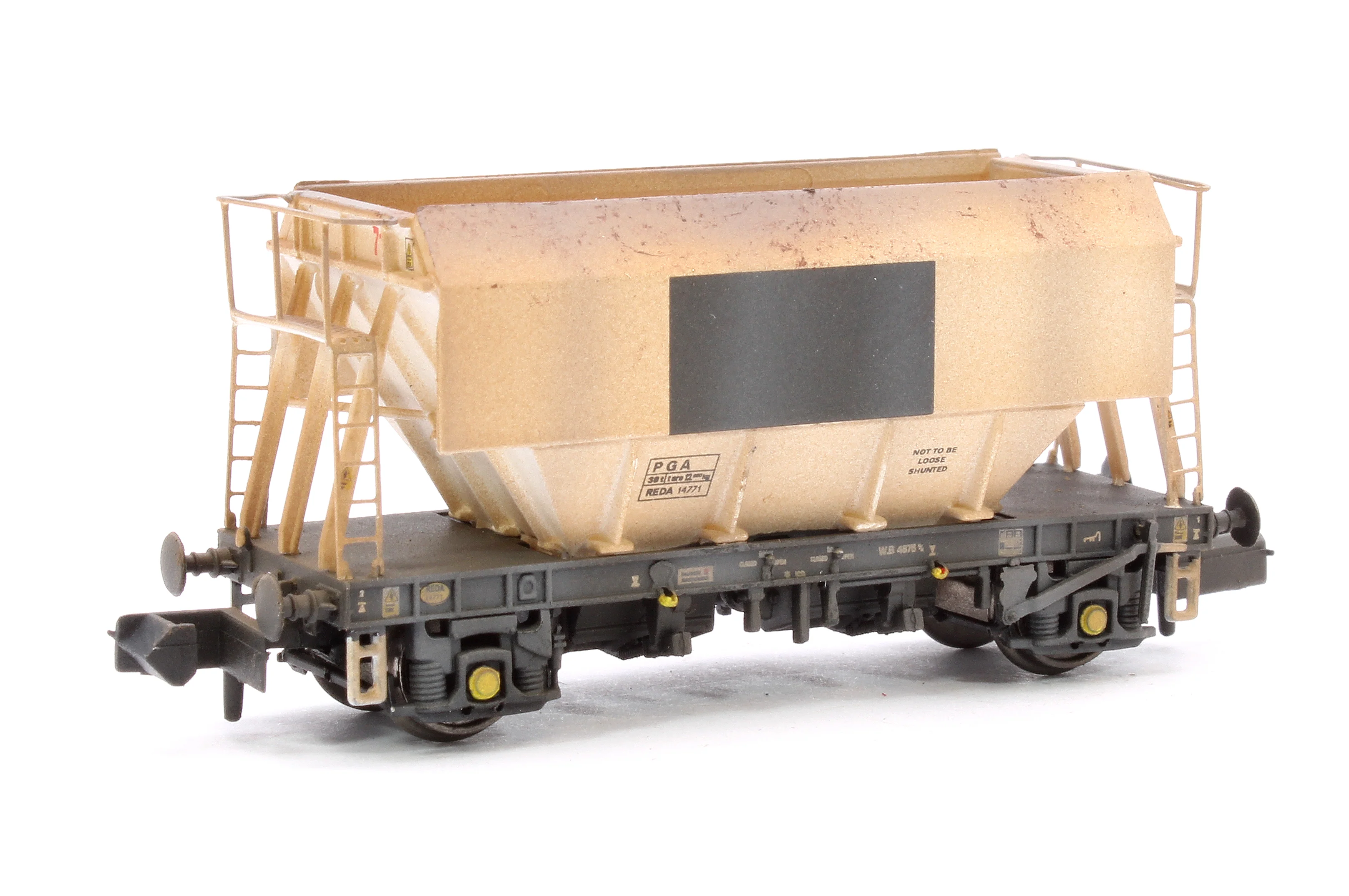 CM PG012 N (WP) TP (A)W Custom Weathered Set of 3 PGA 51T Hopper Wagons (White with Patch) - Image 5