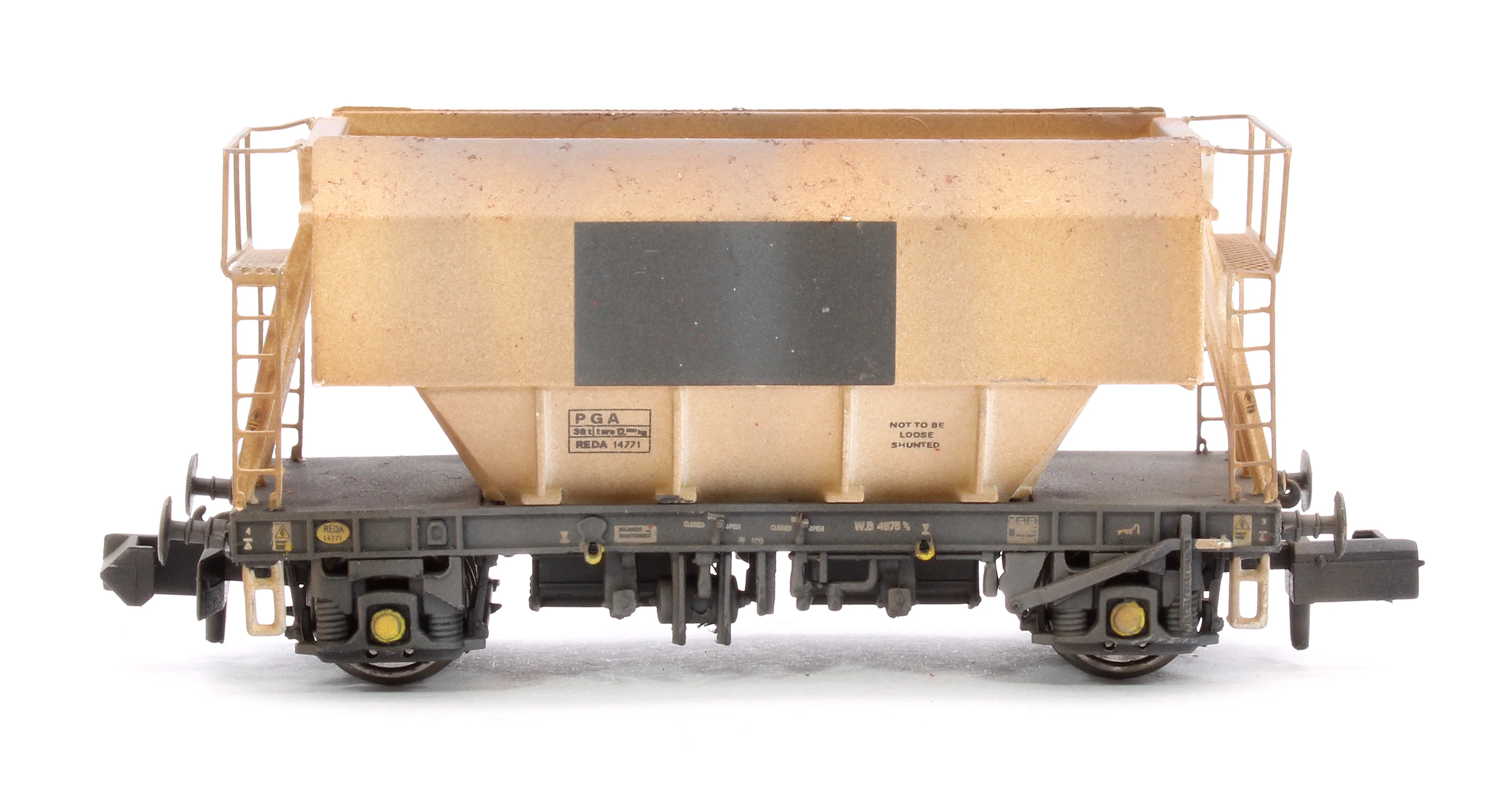 CM PG012 N (WP) TP (A)W Custom Weathered Set of 3 PGA 51T Hopper Wagons (White with Patch) - Image 6