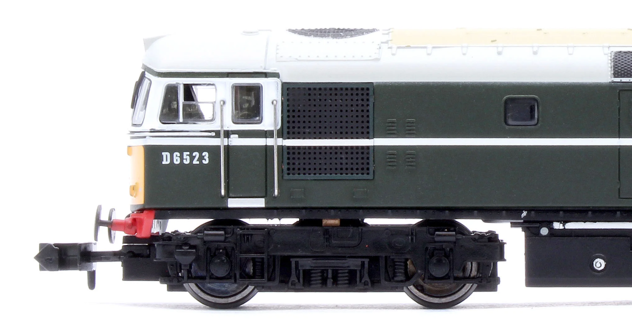 2D-001-010D Class 33/0 D6523 BR Green Small Yellow Panels Diesel Locomotive - DCC Fitted - Image 6