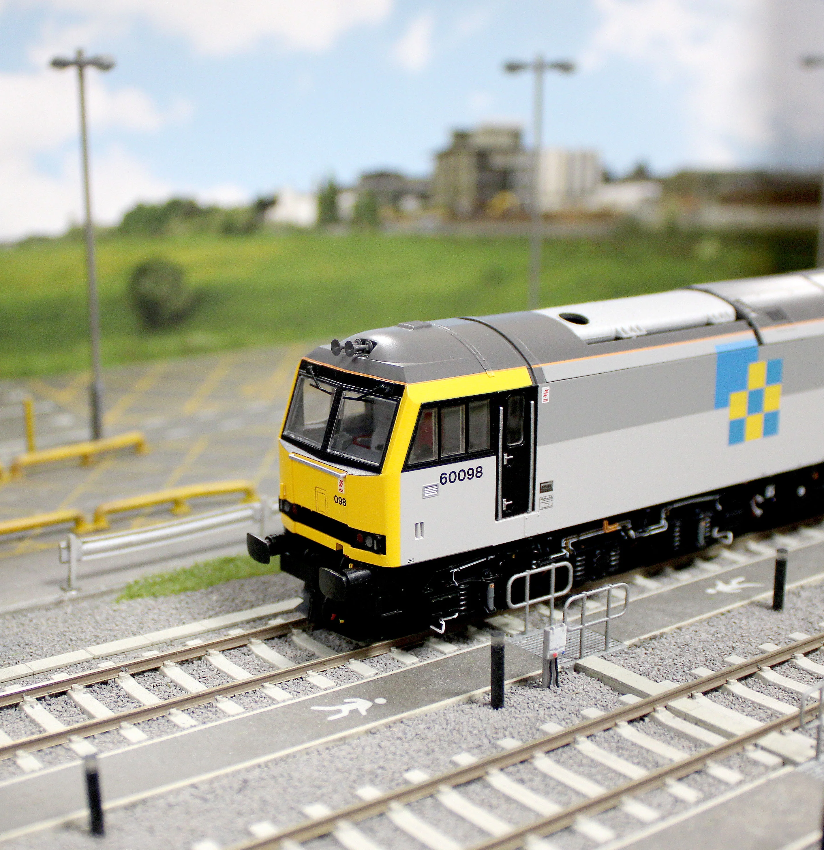 CM-60098-TGCN Class 60 098 “Charles Francis Brush” Construction Sector Diesel Electric Locomotive - Image 13