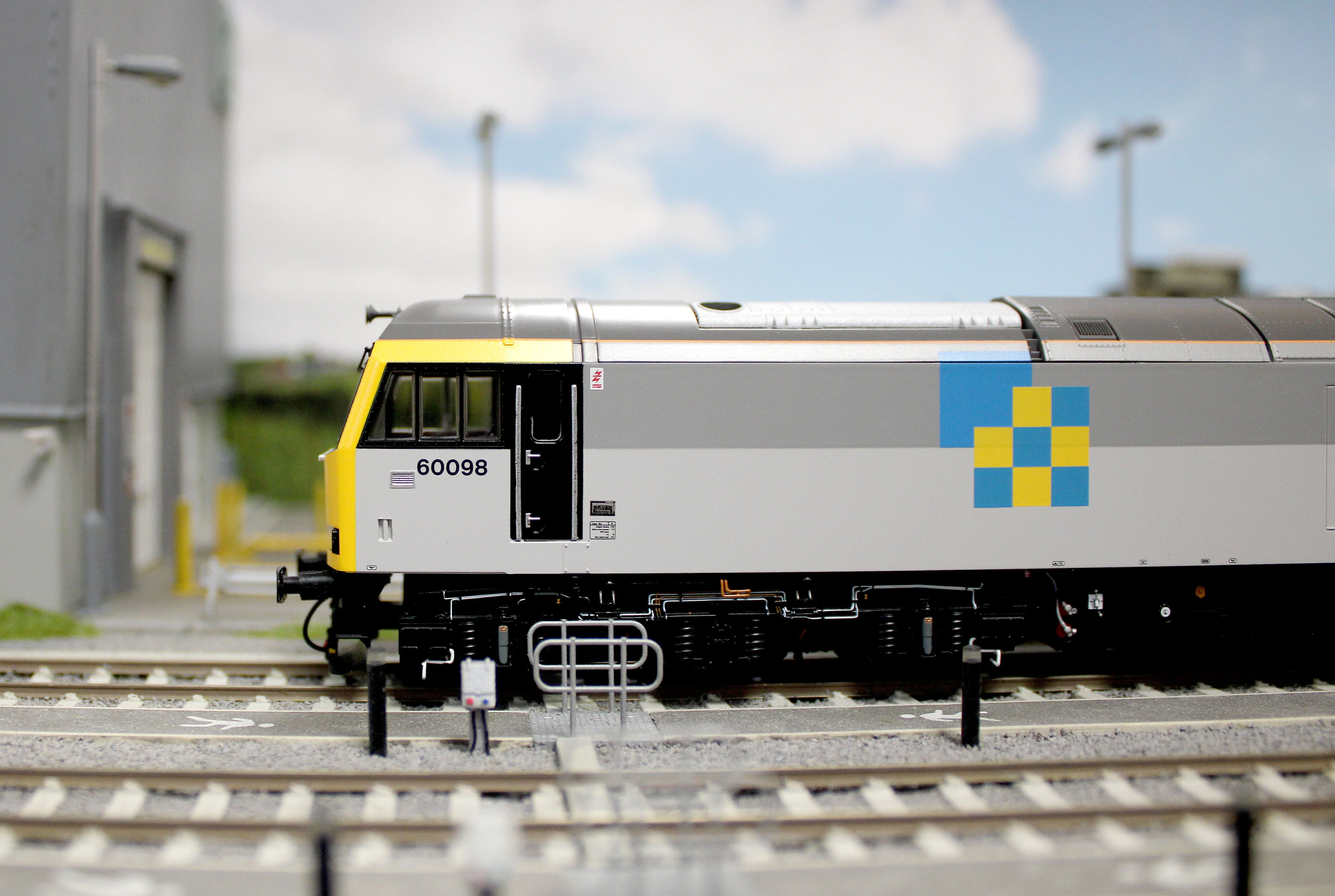 CM-60098-TGCN Class 60 098 “Charles Francis Brush” Construction Sector Diesel Electric Locomotive - Image 14