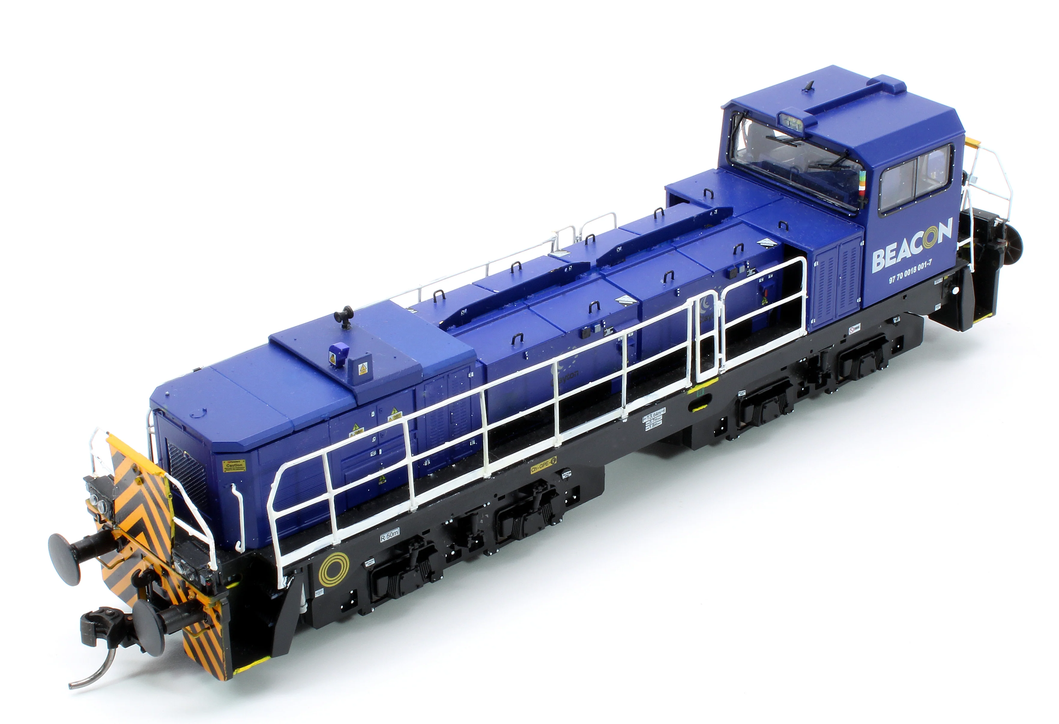 RT-CL18-BE-006-SF Clayton Class 18 (18006-15) / CBD90 Beacon Rail Hybrid Battery Diesel Locomotive (BMAC Light Cluster) DCC Sound - Image 4