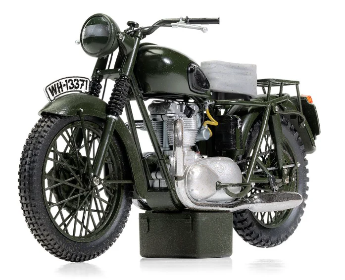 CC08501 The Great Escape - Triumph TR6 Trophy (Weathered) - Image 4