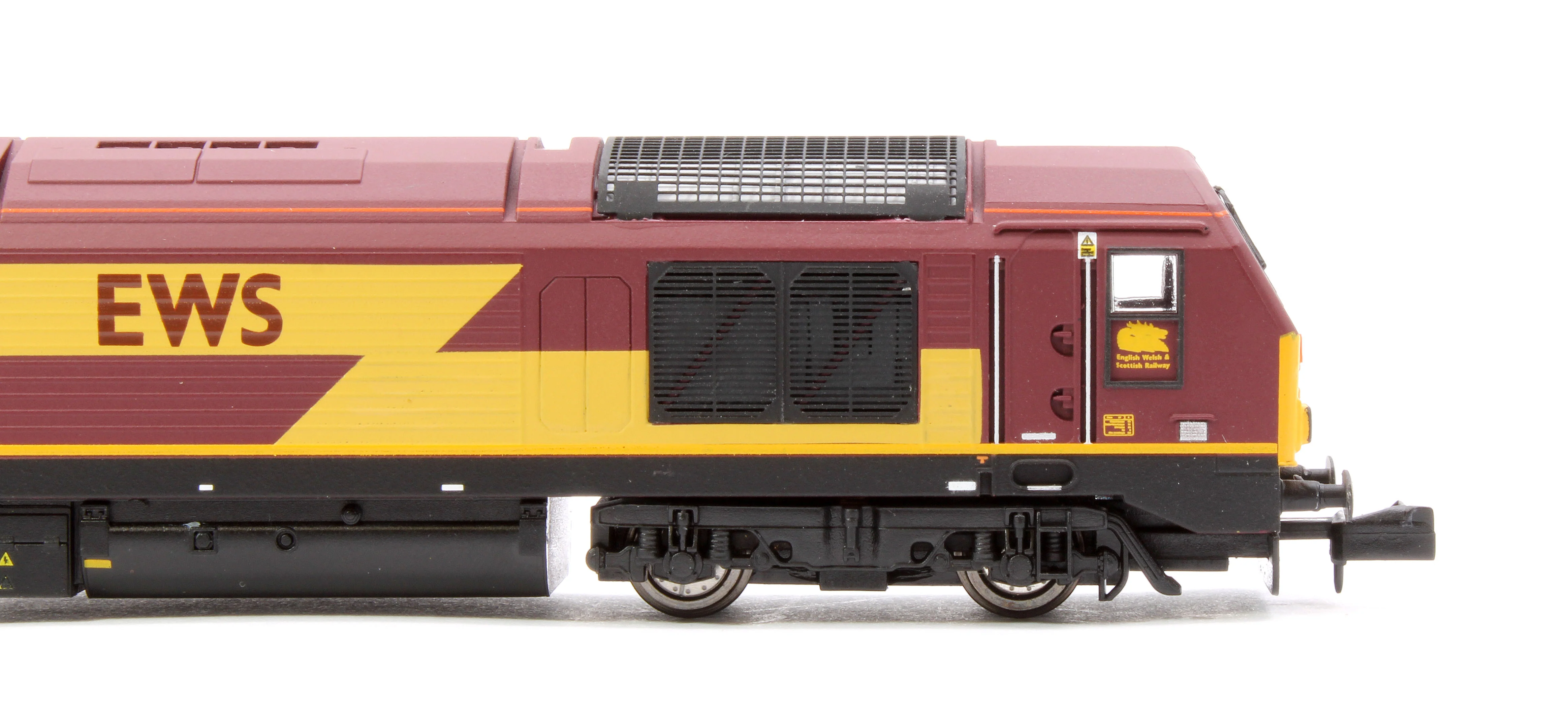 2D-010-015D Class 67 EWS Red/Gold 67020 Diesel Locomotive - DCC Fitted - Image 8