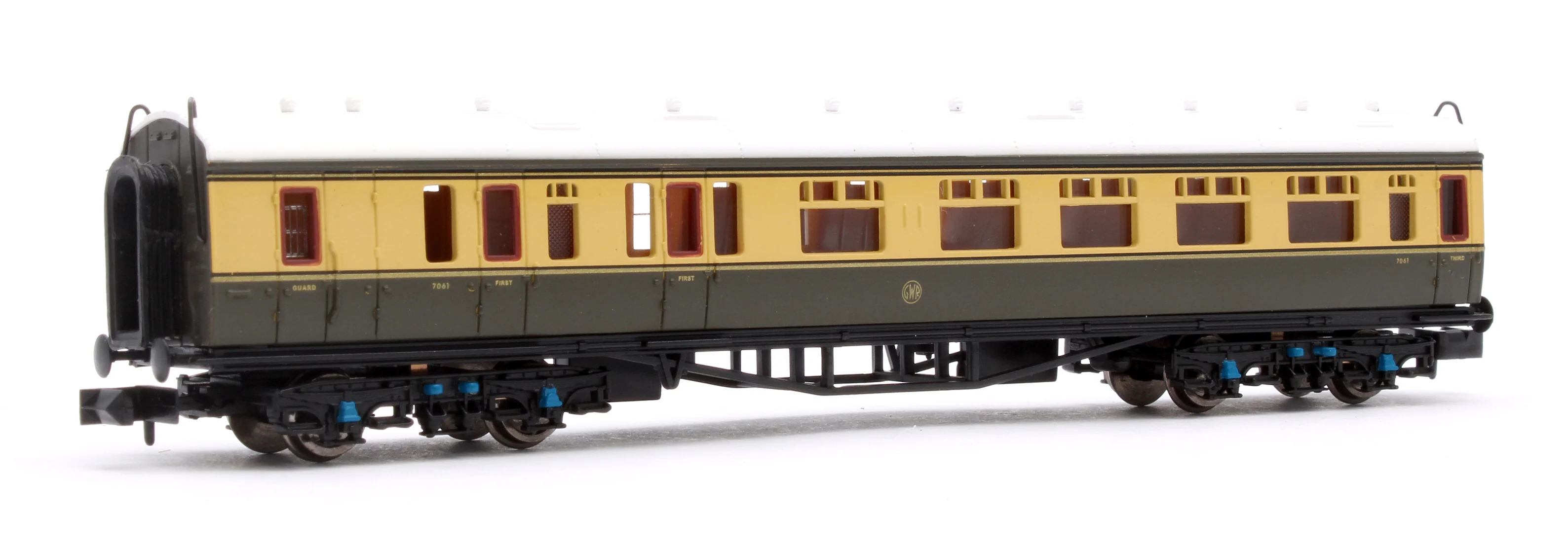 2P-000-253 Collett Coach Chocolate & Cream Brake Composite Shirtbutton 7061