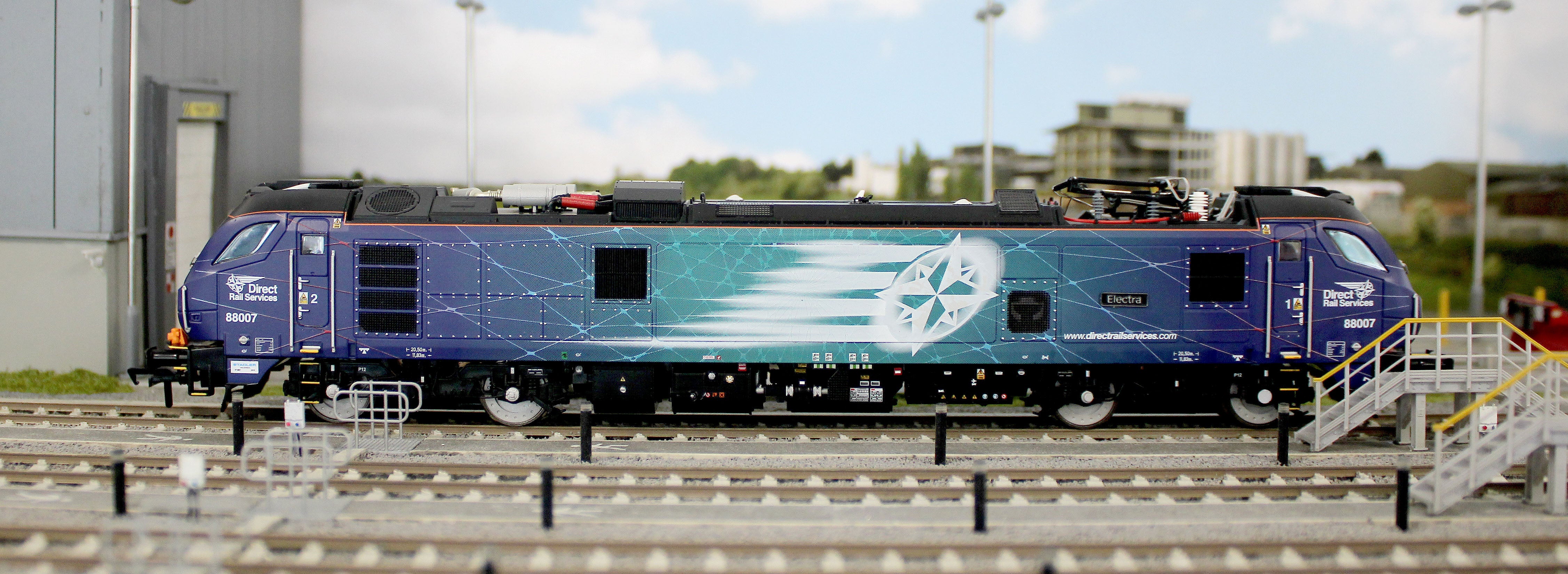 4D-088-003D Class 88 'Electra' 88007 DRS Electro-Diesel Locomotive (DCC Fitted & Working Pantograph) - Image 13
