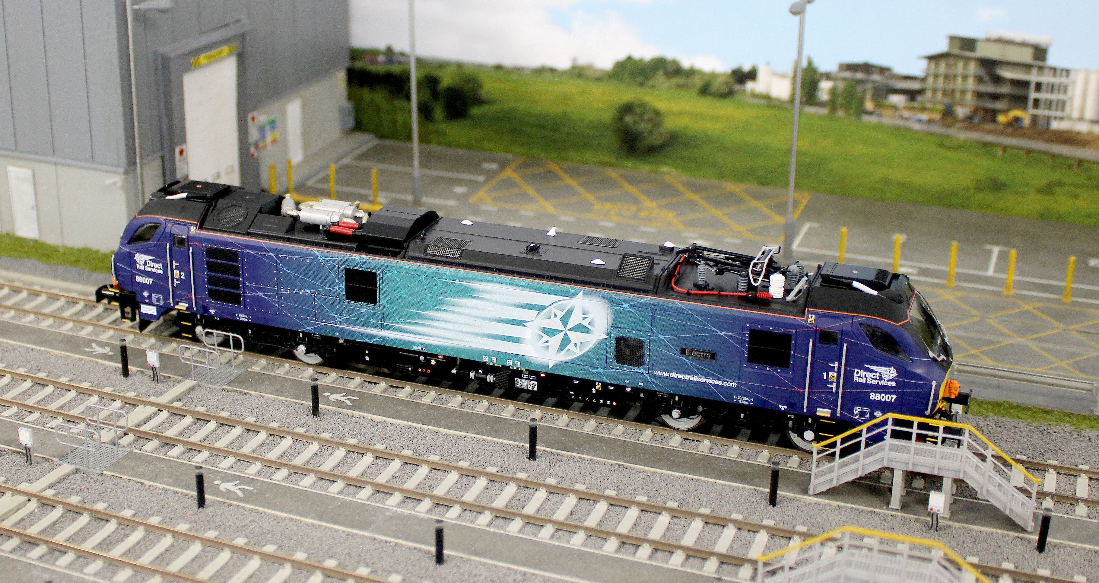 4D-088-003D Class 88 'Electra' 88007 DRS Electro-Diesel Locomotive (DCC Fitted & Working Pantograph) - Image 14