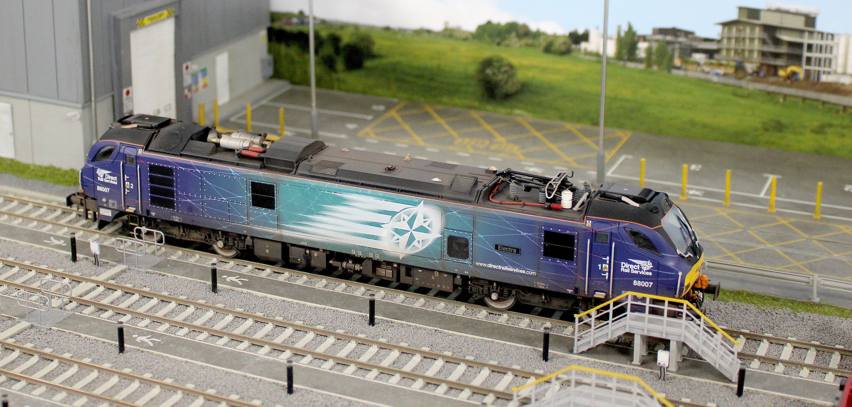 4D-088-003SW Highly Detailed Premium Weathered Class 88 'Electra' 88007 DRS Electro-Diesel Locomotive (DCC Sound & Working Pantograph) - Image 13