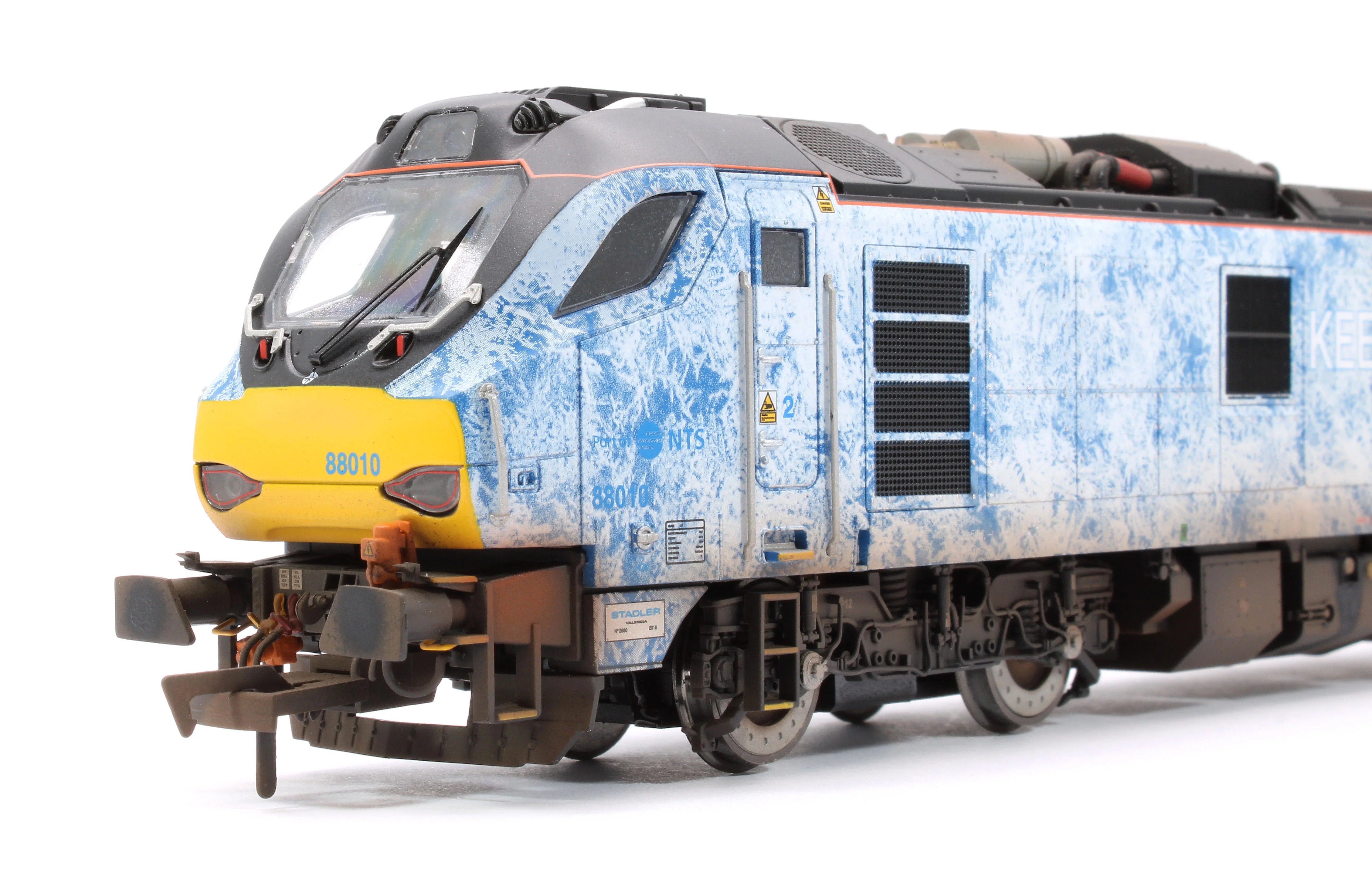 4D-088-004SW Highly Detailed Premium Weathered Class 88 'Aurora' 88010 DRS Refrigerated Rail Electro-Diesel Locomotive (DCC Sound & Working Pantograph) - Image 9