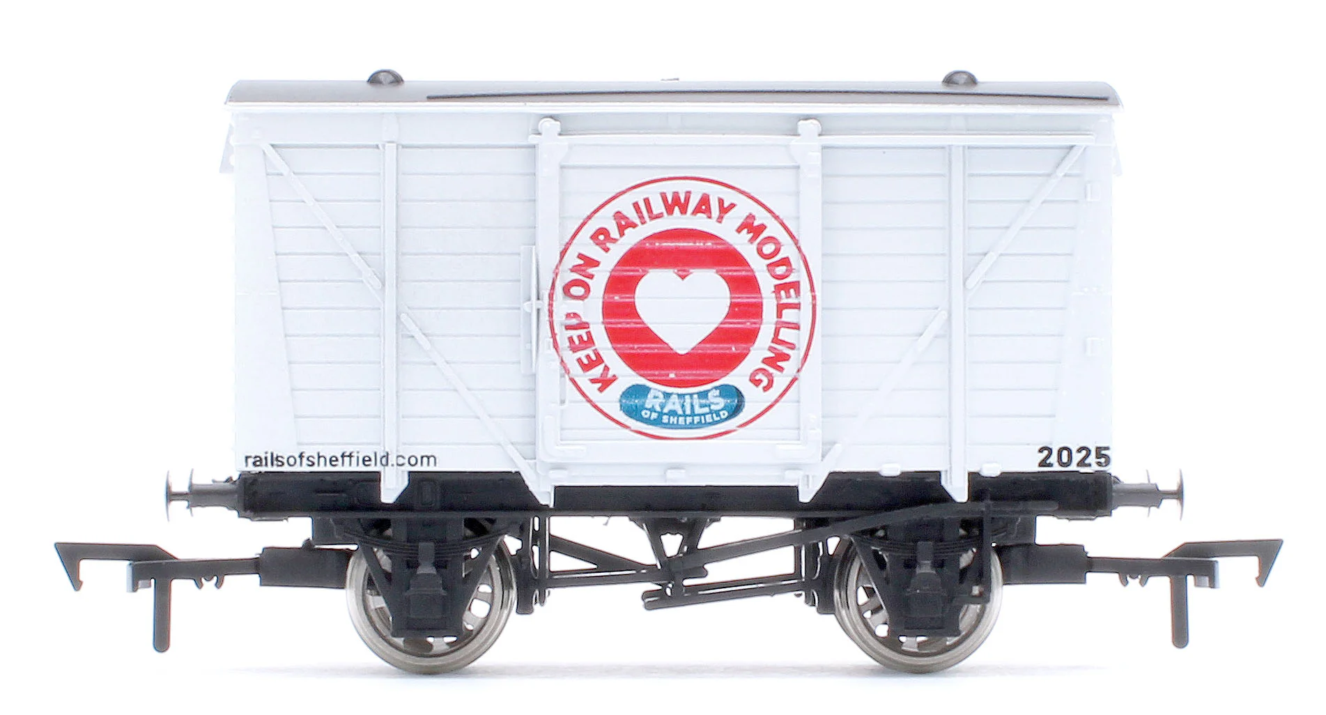 4F-KORM-26 Keep on Railway Modelling by Rails of Sheffield White Vent Van - Image 4