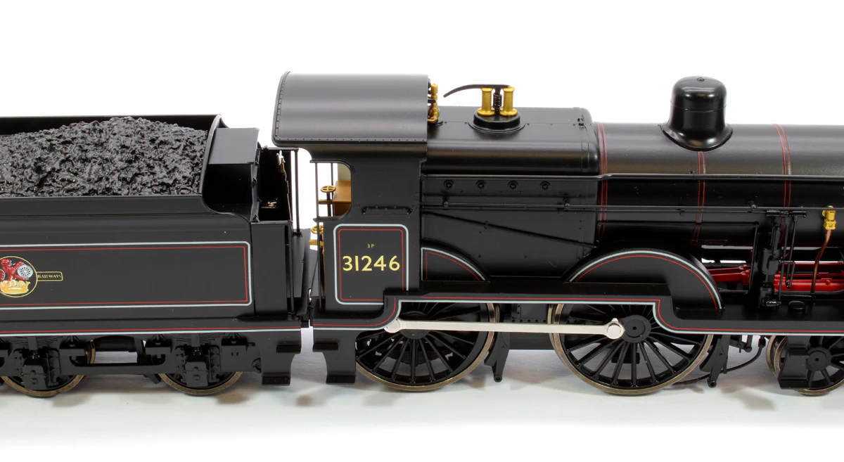 4S-028-005 SECR Maunsell D1 Class BR Black (Late Crest) 4-4-0 Steam Locomotive No.31246 - Image 12