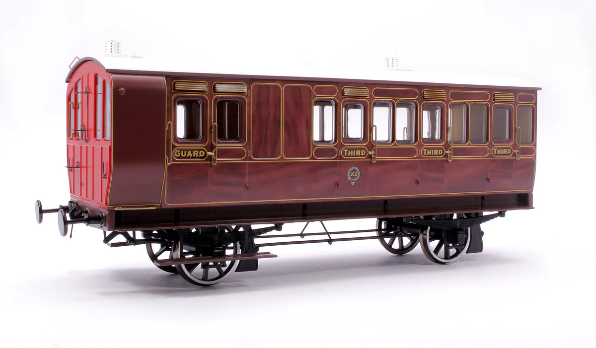7P-020-002D Stroudley 4 Wheel Suburban Oil Lit Brake 3rd Mahogany 918 - DCC & Light Bar Fitted