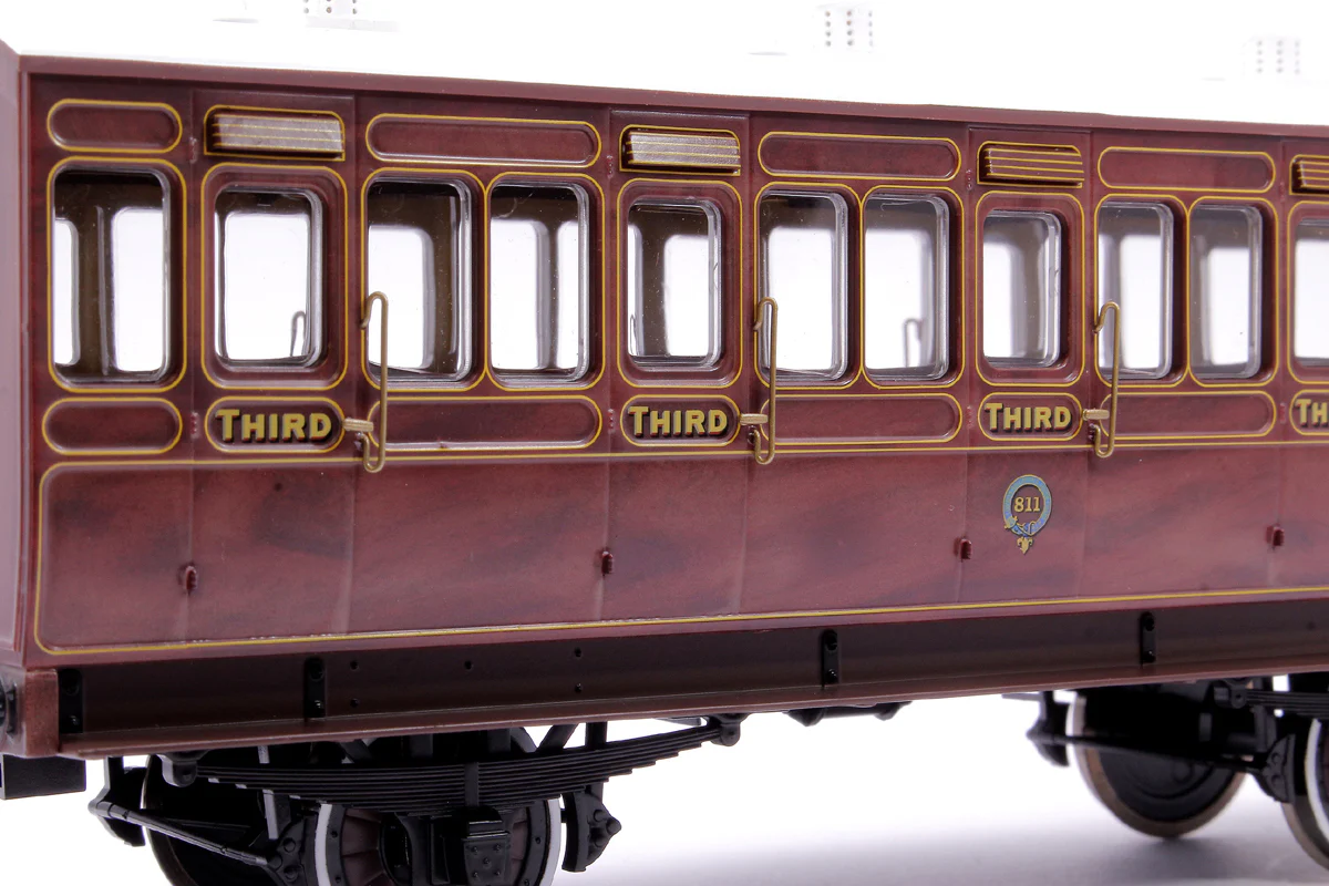 7P-020-600D Stroudley 4 Wheel Main Line Oil Lit 3rd Mahogany 811 - DCC & Light Bar Fitted - Image 4